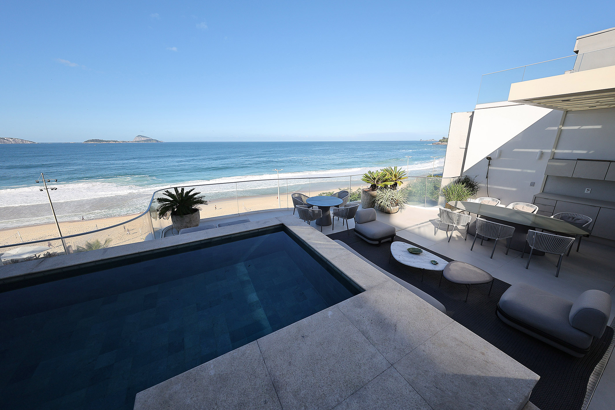  Uninterrupted Ocean Views in a One-of-a-Kind Penthouse in Leblon - 物件實景