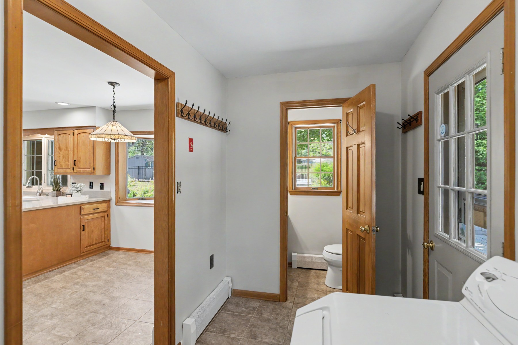  Thoughtfully Improved Ranch Home Tucked Away on 6.3 Private Acres - 物件實景