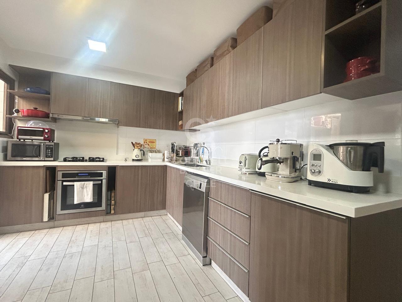 Lo Barnechea, Chile, 4 Bedrooms Bedrooms, ,5 BathroomsBathrooms,Residential,For Sale,1956171