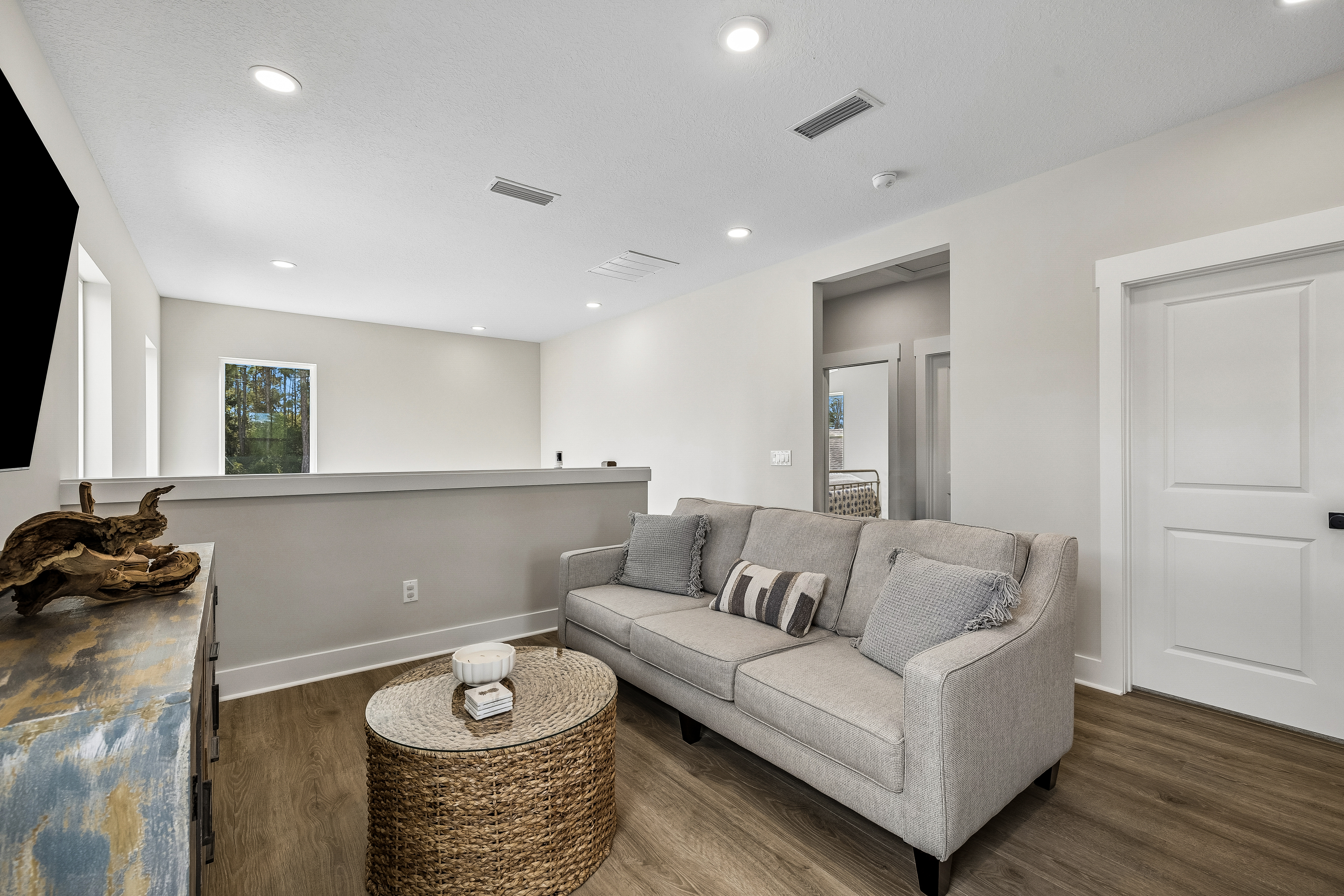  Designer-Finished Two-Story Home With First-Floor Primary And Preserve Views - 物件實景