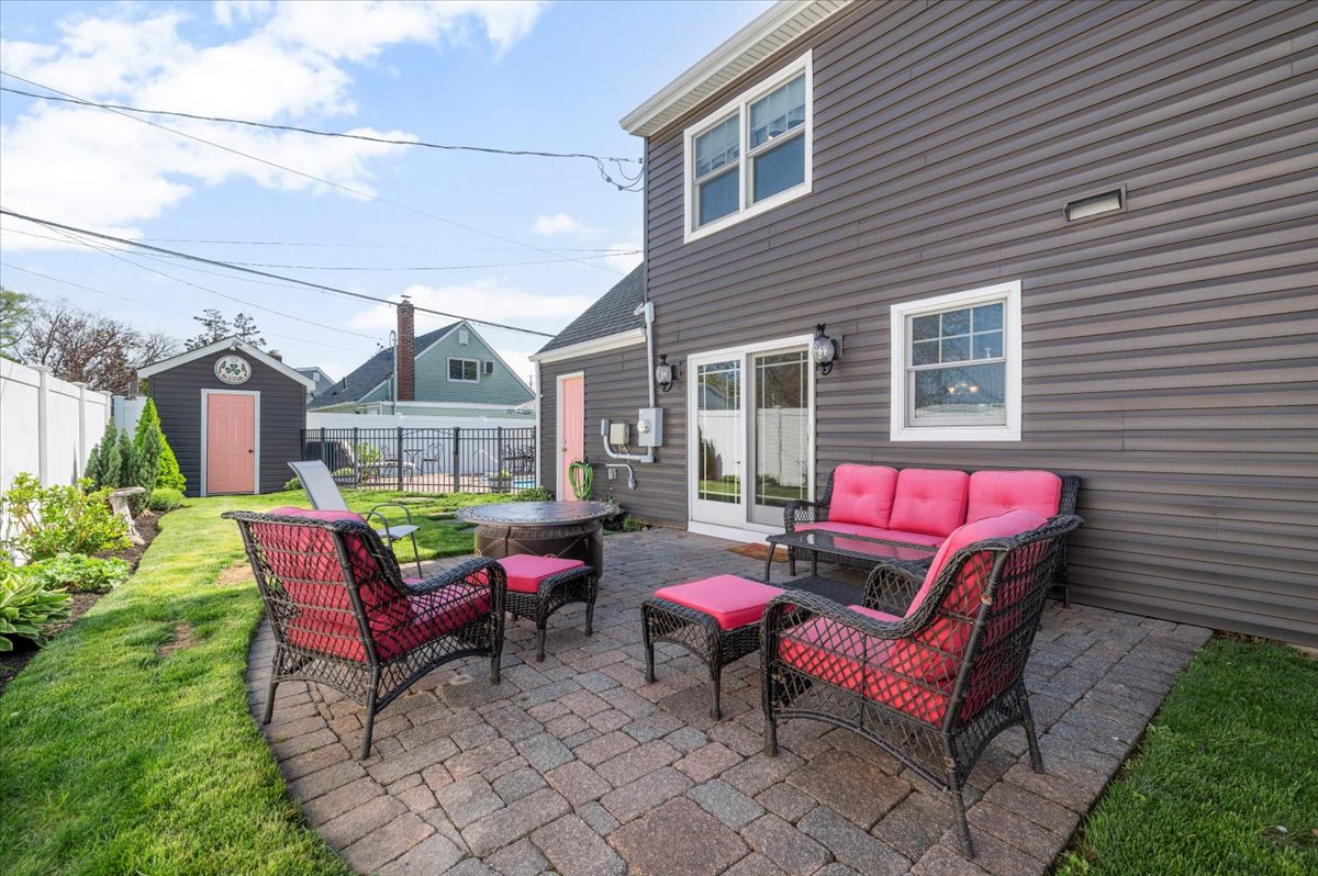 Bethpage, New York, 11714, United States, 3 Bedrooms Bedrooms, ,2 BathroomsBathrooms,Residential,For Sale,1916288