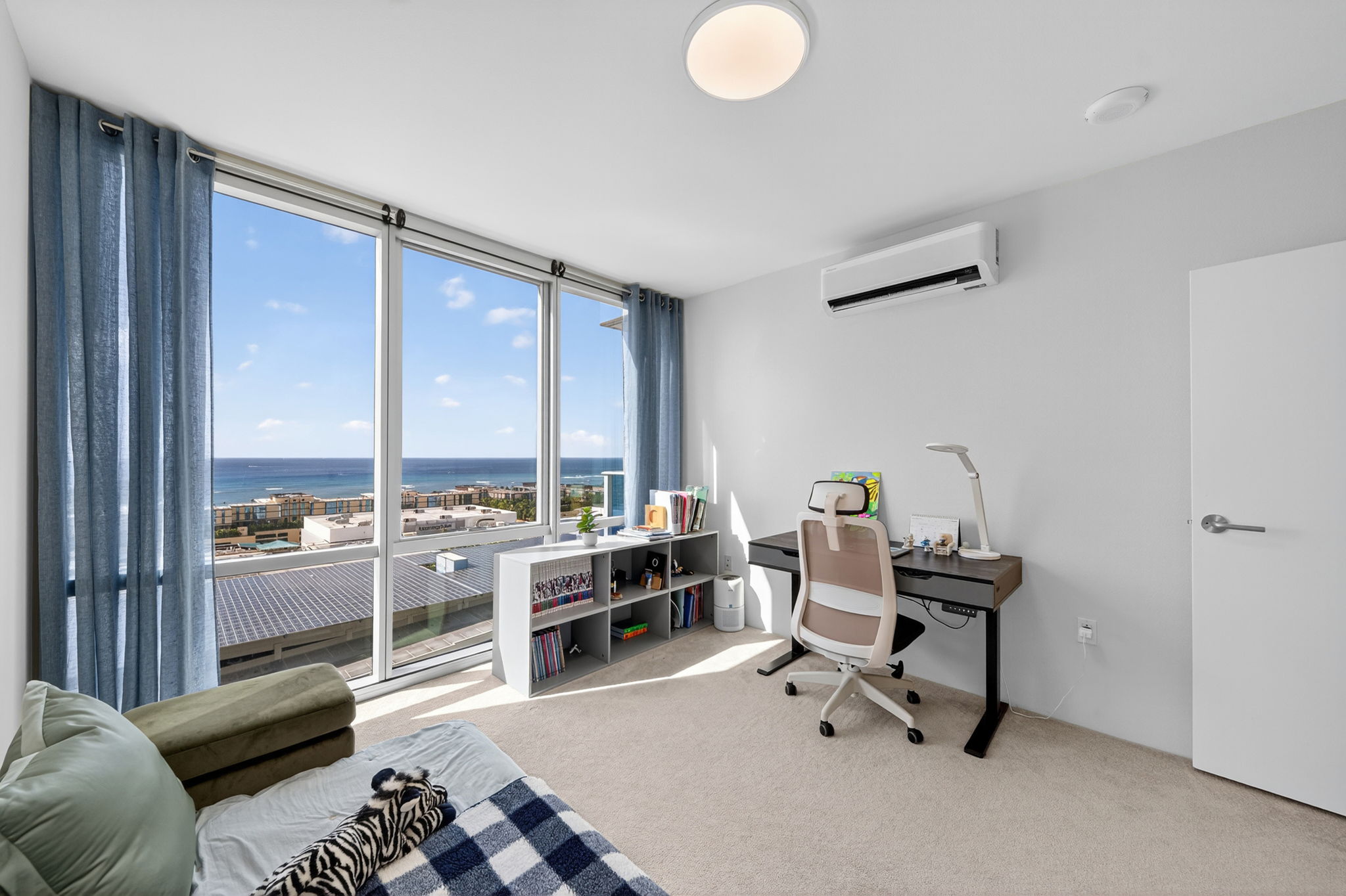 Honolulu, Hawaii, 96814, United States, 2 Bedrooms Bedrooms, ,2 BathroomsBathrooms,Residential,For Sale,1990475