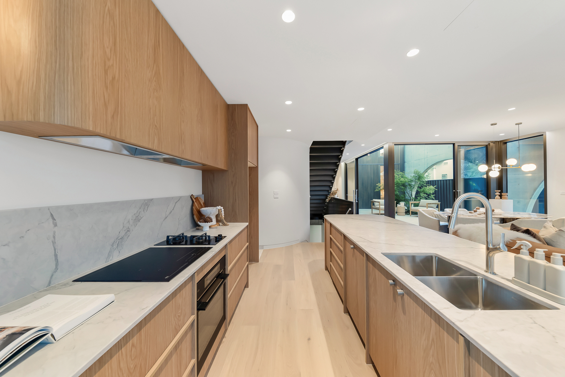  Lifestyle at the forefront in this sleek architectural residence - 物件實景