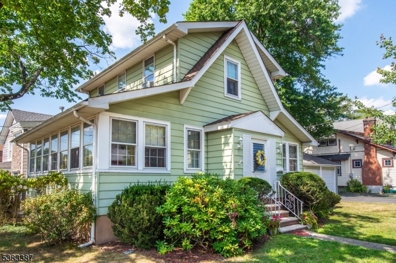 Verona Twp., New Jersey, 07044, United States, 3 Bedrooms Bedrooms, ,2 BathroomsBathrooms,Residential,For Sale,1961647