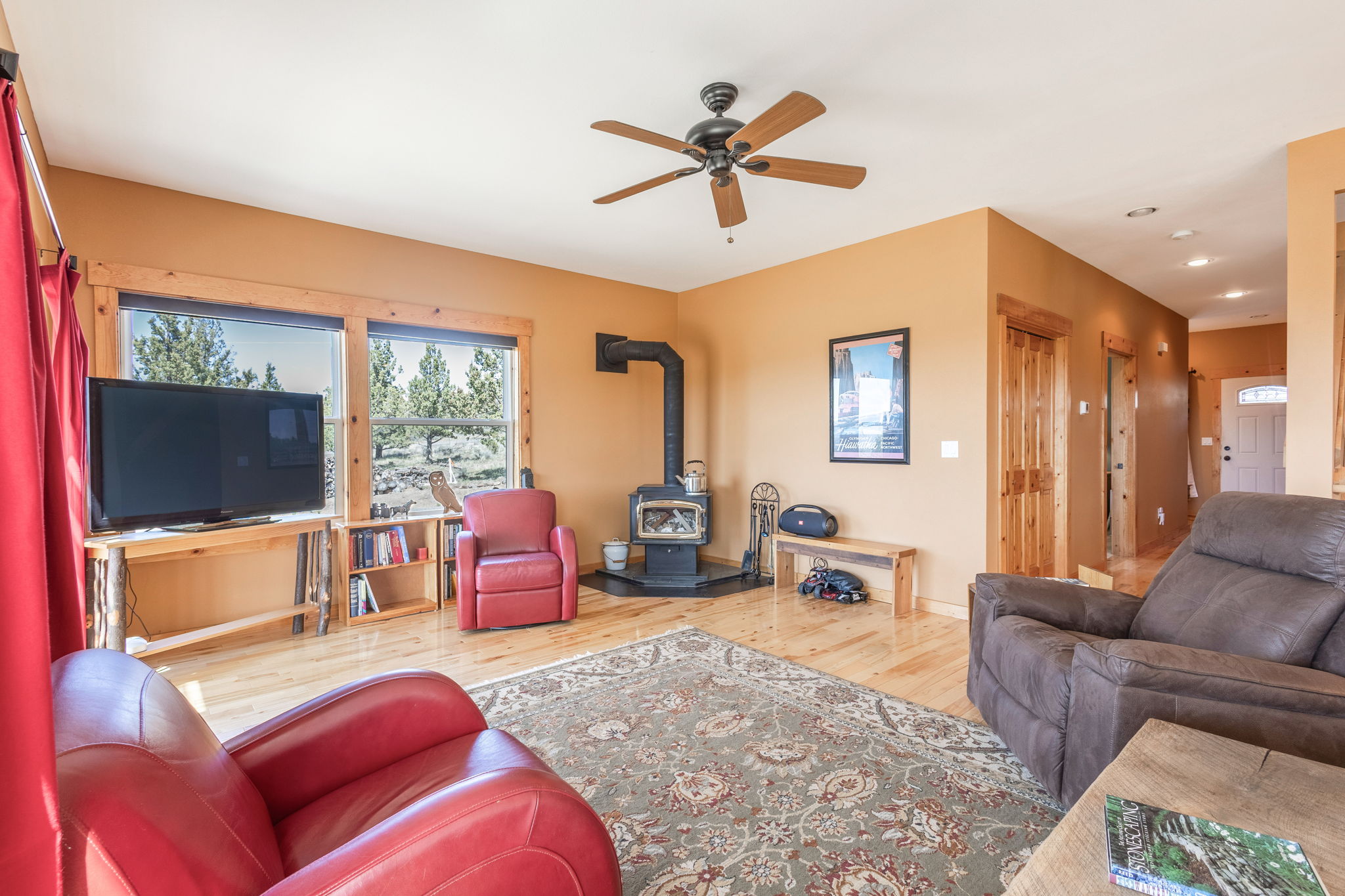 Prineville, Oregon, 97754, United States, 3 Bedrooms Bedrooms, ,3 BathroomsBathrooms,Residential,For Sale,1787892