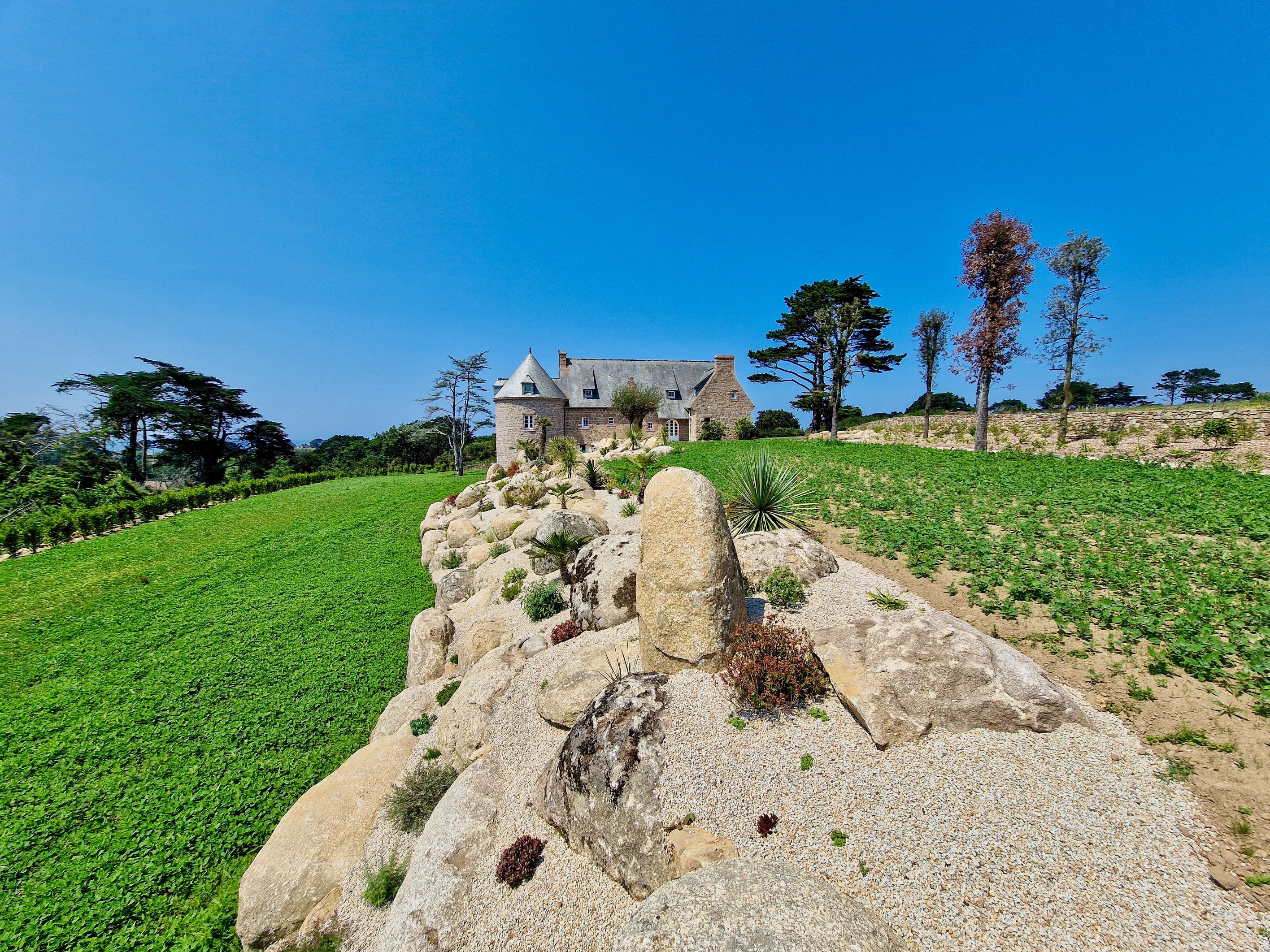  An Exceptional Coastal Estate in Plougrescant: A Canvas for Bespoke Luxury - 物件實景