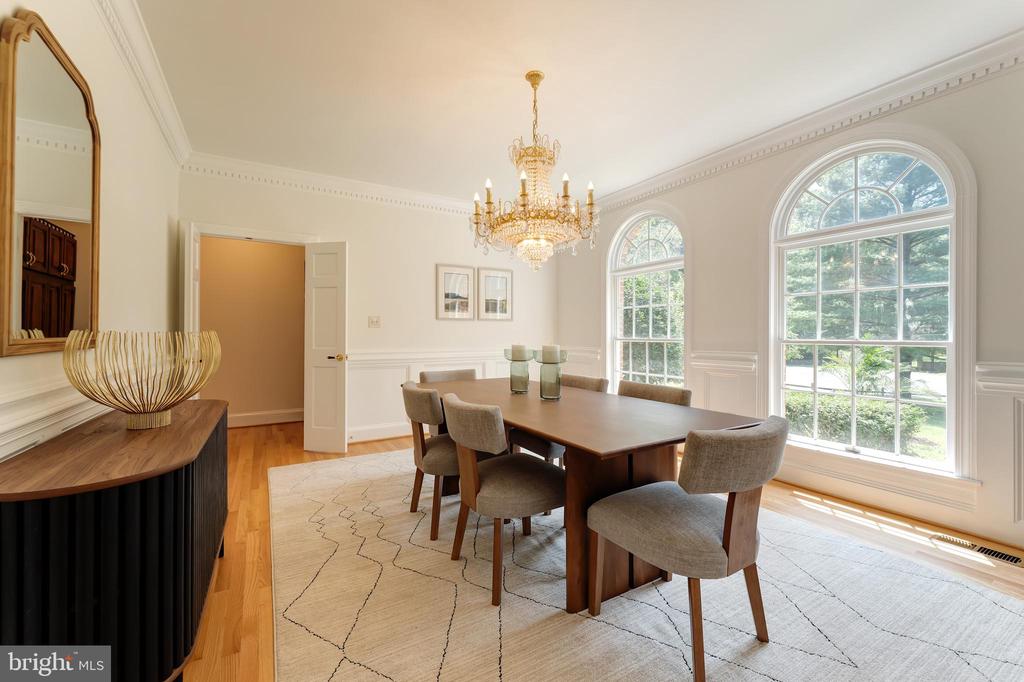 Great Falls, Virginia, 22066, United States, 5 Bedrooms Bedrooms, ,5 BathroomsBathrooms,Residential,For Sale,1900616