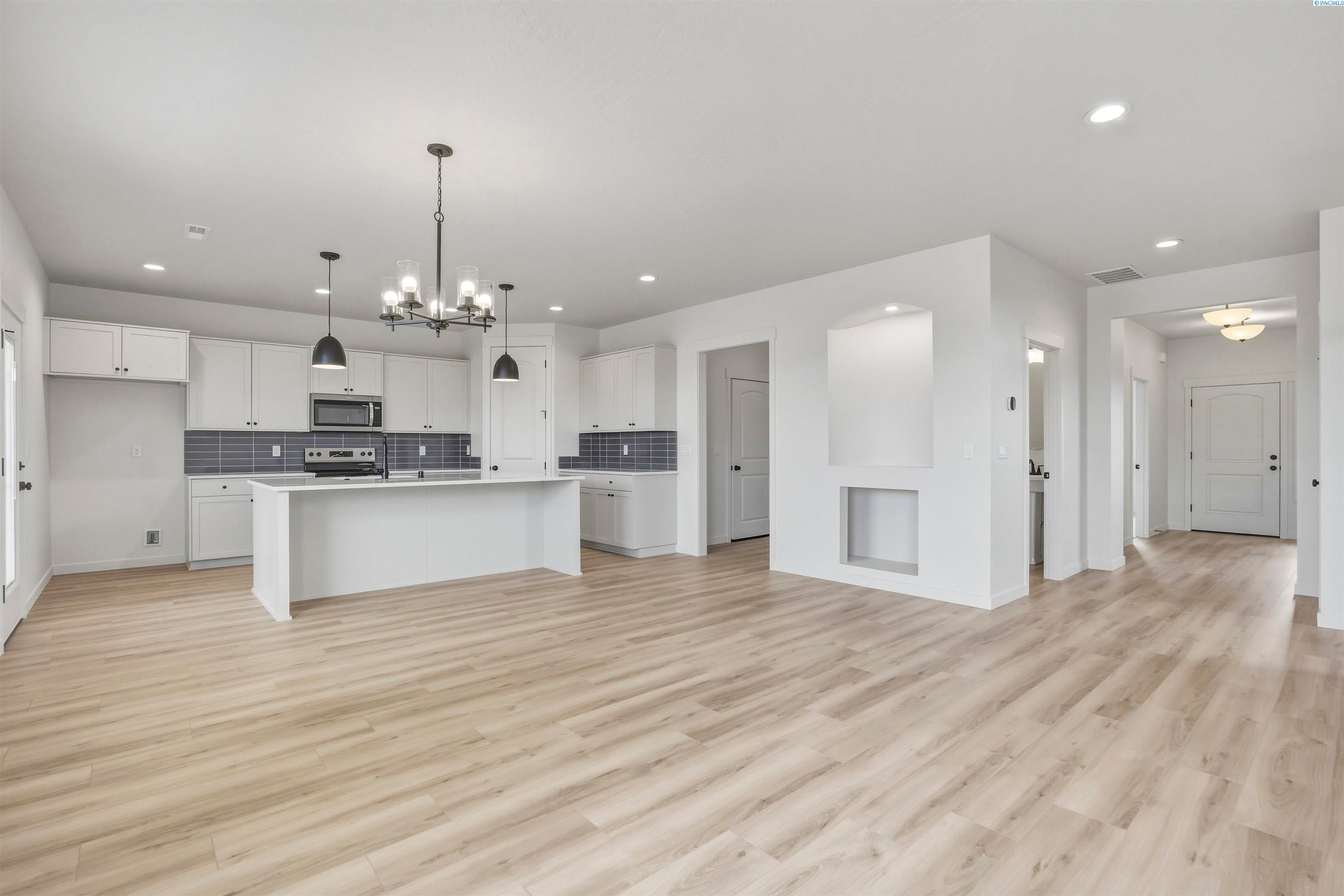 Prosser, Washington, 99350, United States, 5 Bedrooms Bedrooms, ,3 BathroomsBathrooms,Residential,For Sale,2028032