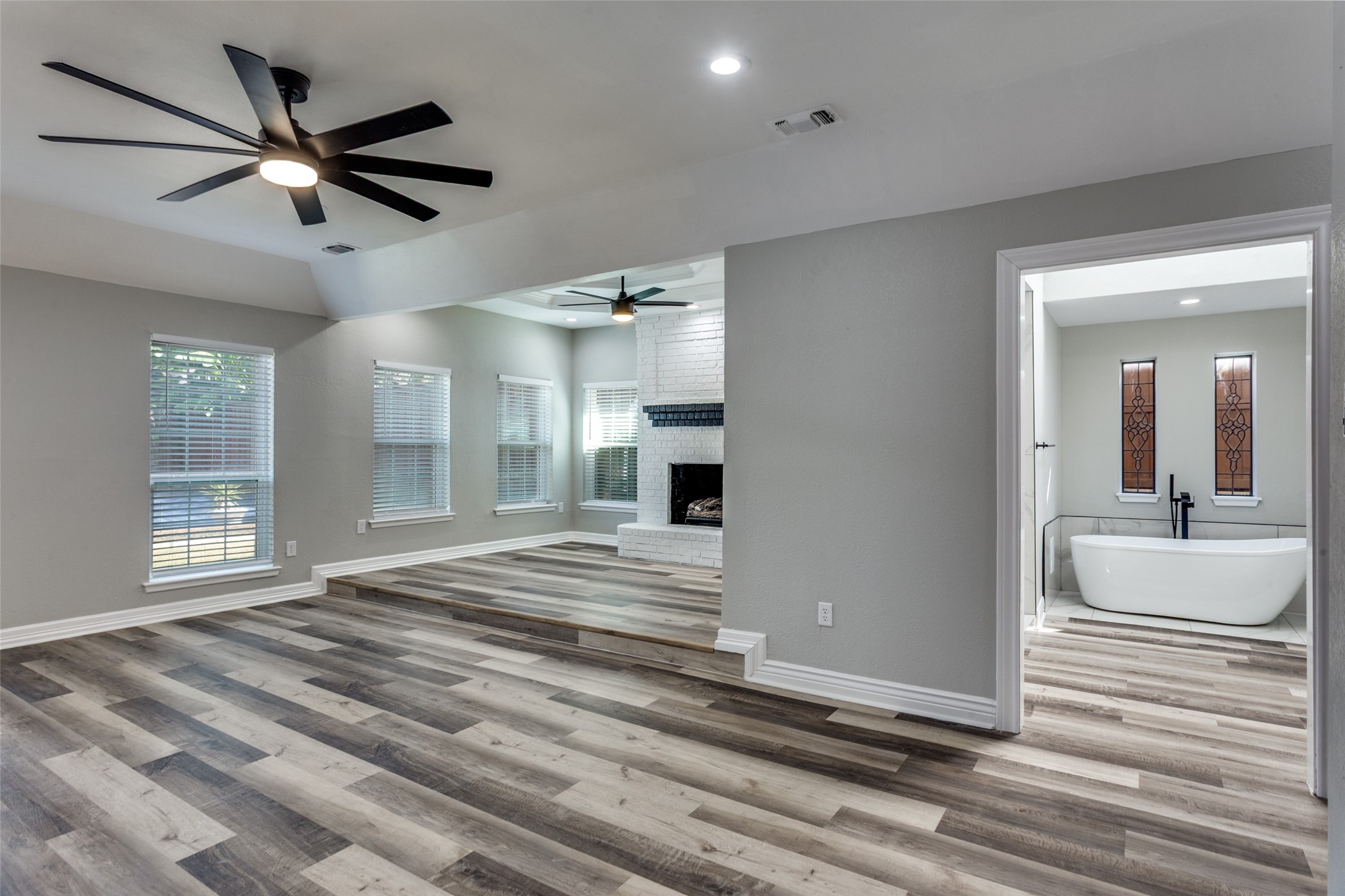 Arlington, Texas, 76013, United States, 4 Bedrooms Bedrooms, ,5 BathroomsBathrooms,Residential,For Sale,1967693