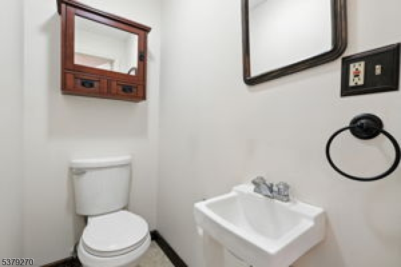 Union Twp., New Jersey, 07083, United States, 3 Bedrooms Bedrooms, ,2 BathroomsBathrooms,Residential,For Sale,1924647