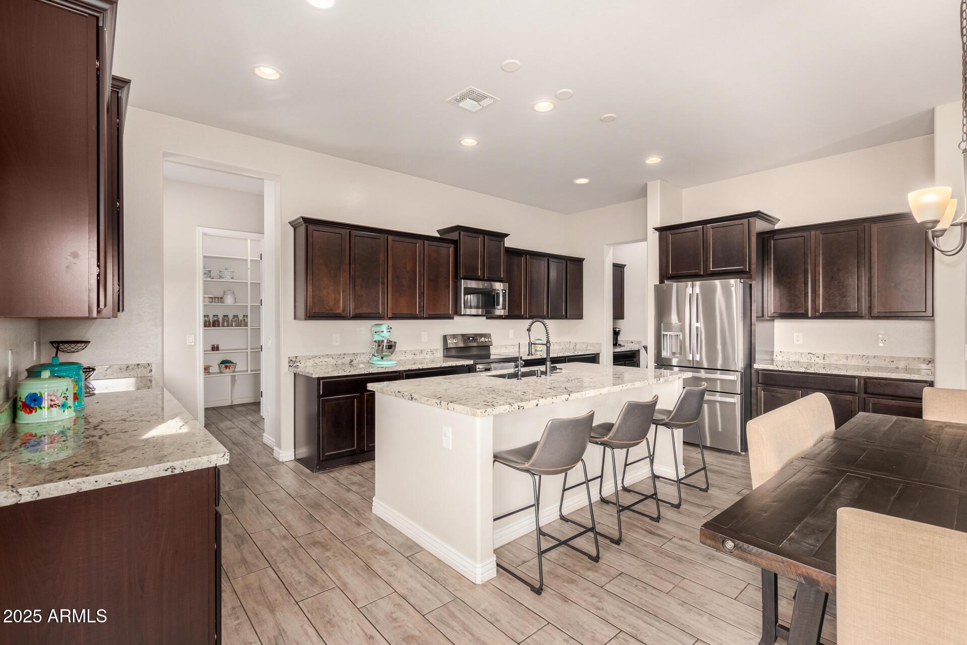 Glendale, Arizona, 85305, United States, 4 Bedrooms Bedrooms, ,5 BathroomsBathrooms,Residential,For Sale,1881067