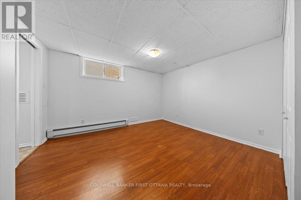 Ottawa, Ontario, K2B 6B9, CA, 7 Bedrooms Bedrooms, ,3 BathroomsBathrooms,Residential,For Sale,1903651