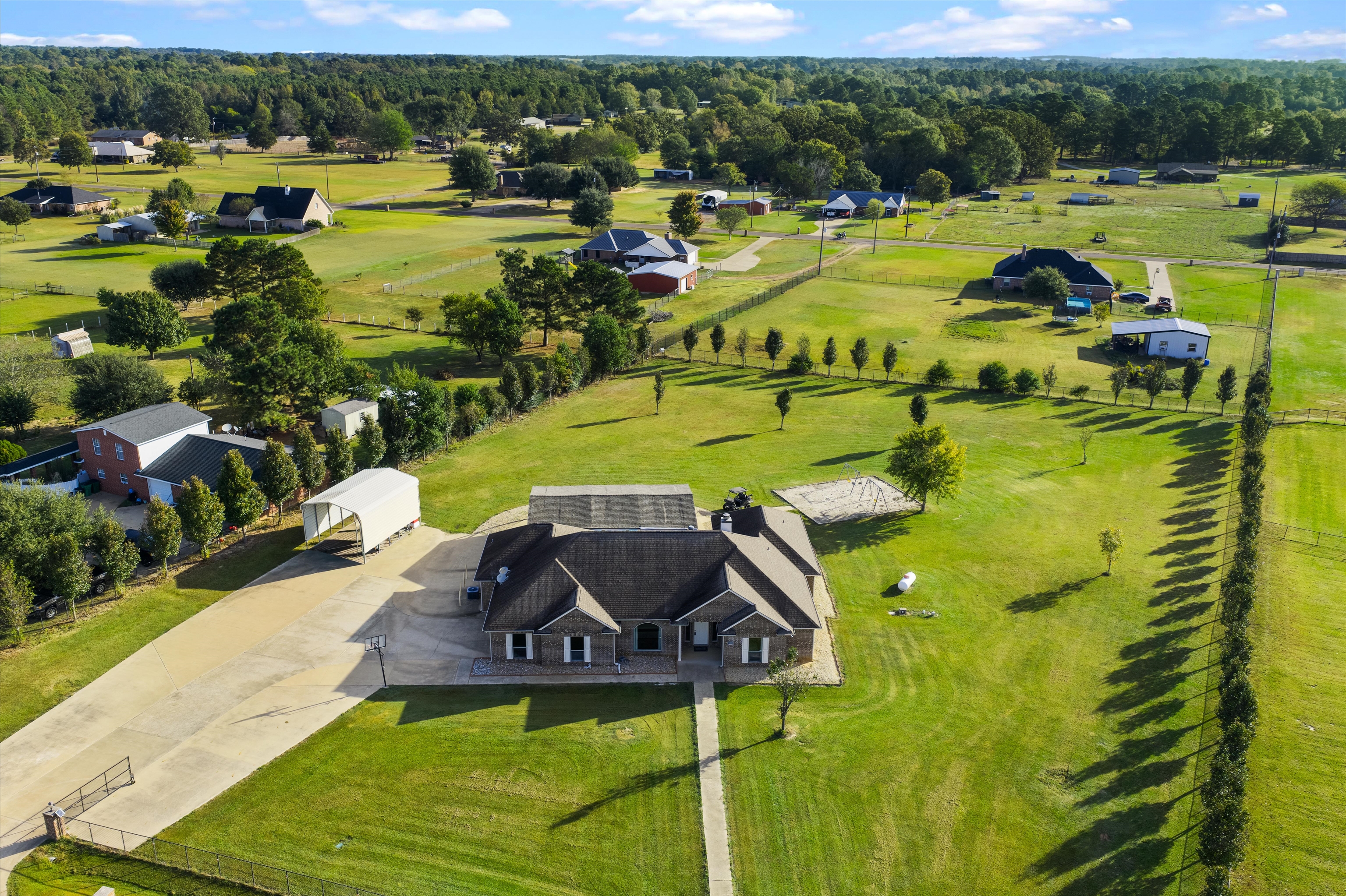 Henderson, Texas, 75654, United States, 5 Bedrooms Bedrooms, ,3 BathroomsBathrooms,Residential,For Sale,1983255