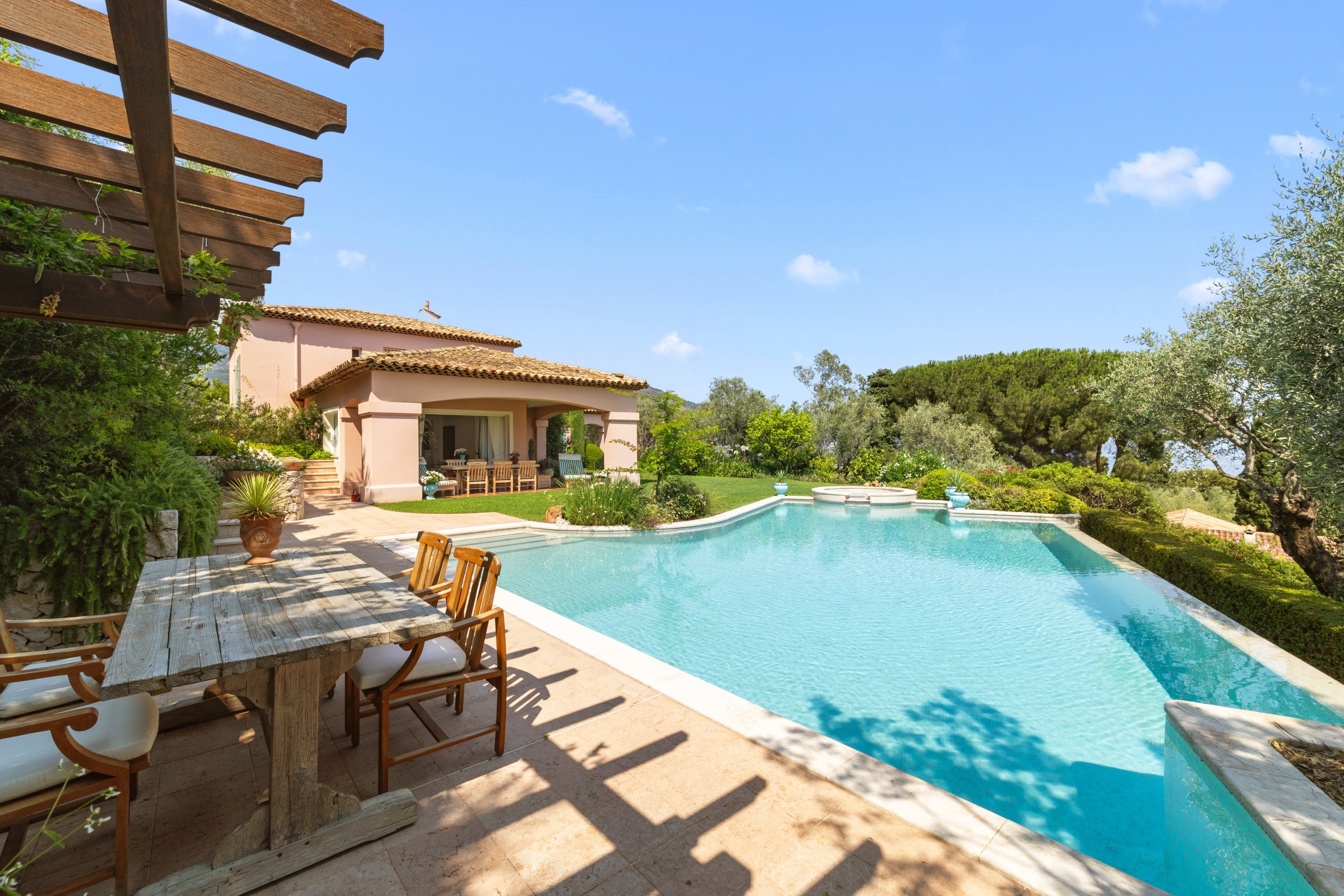  Luxury Provençal villa with panoramic sea views for sale in Menton, near Monaco - 物件實景