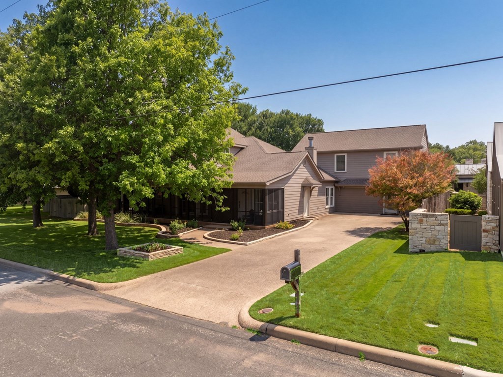 Fredericksburg, Texas, 78624, United States, 6 Bedrooms Bedrooms, ,6 BathroomsBathrooms,Residential,For Sale,2048440