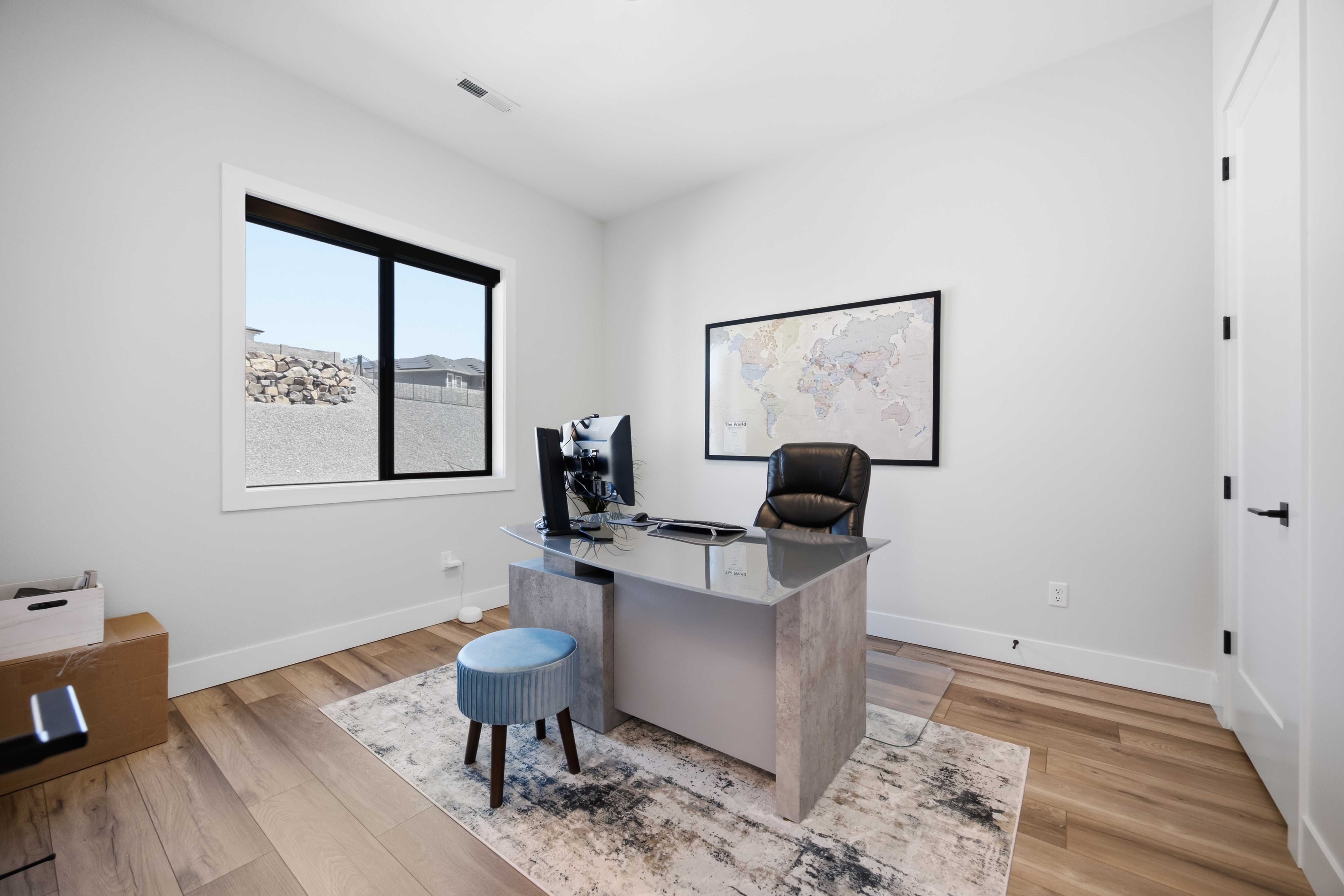  Discover This Stunning Resale Prodigy Homes Aria Basement Model - 物件實景