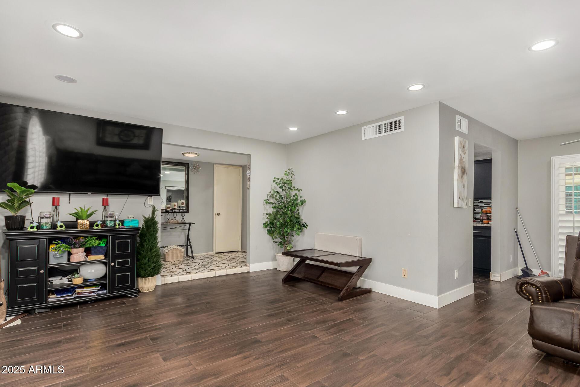 Phoenix, Arizona, 85051, United States, 5 Bedrooms Bedrooms, ,2 BathroomsBathrooms,Residential,For Sale,1987441