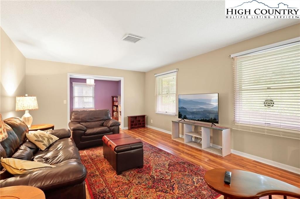 Boone, North Carolina, 28607, United States, 3 Bedrooms Bedrooms, ,3 BathroomsBathrooms,Residential,For Sale,1974866