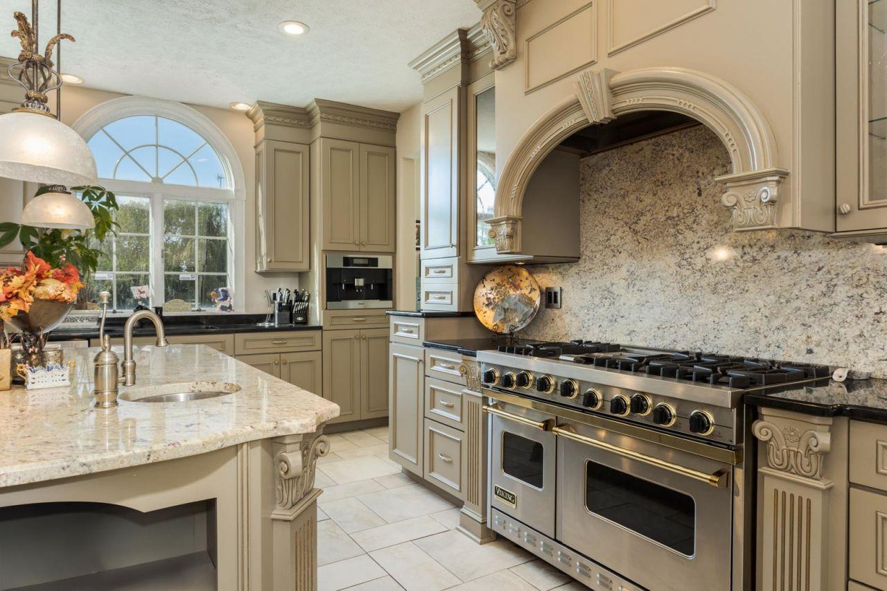 Bloomington, Illinois, 61704, United States, 6 Bedrooms Bedrooms, ,5 BathroomsBathrooms,Residential,For Sale,1793888