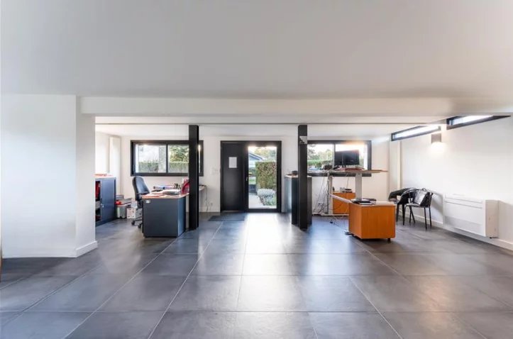 Pessac, New Aquitaine, 33600, FR, 4 Bedrooms Bedrooms, ,Residential,For Sale,1995919