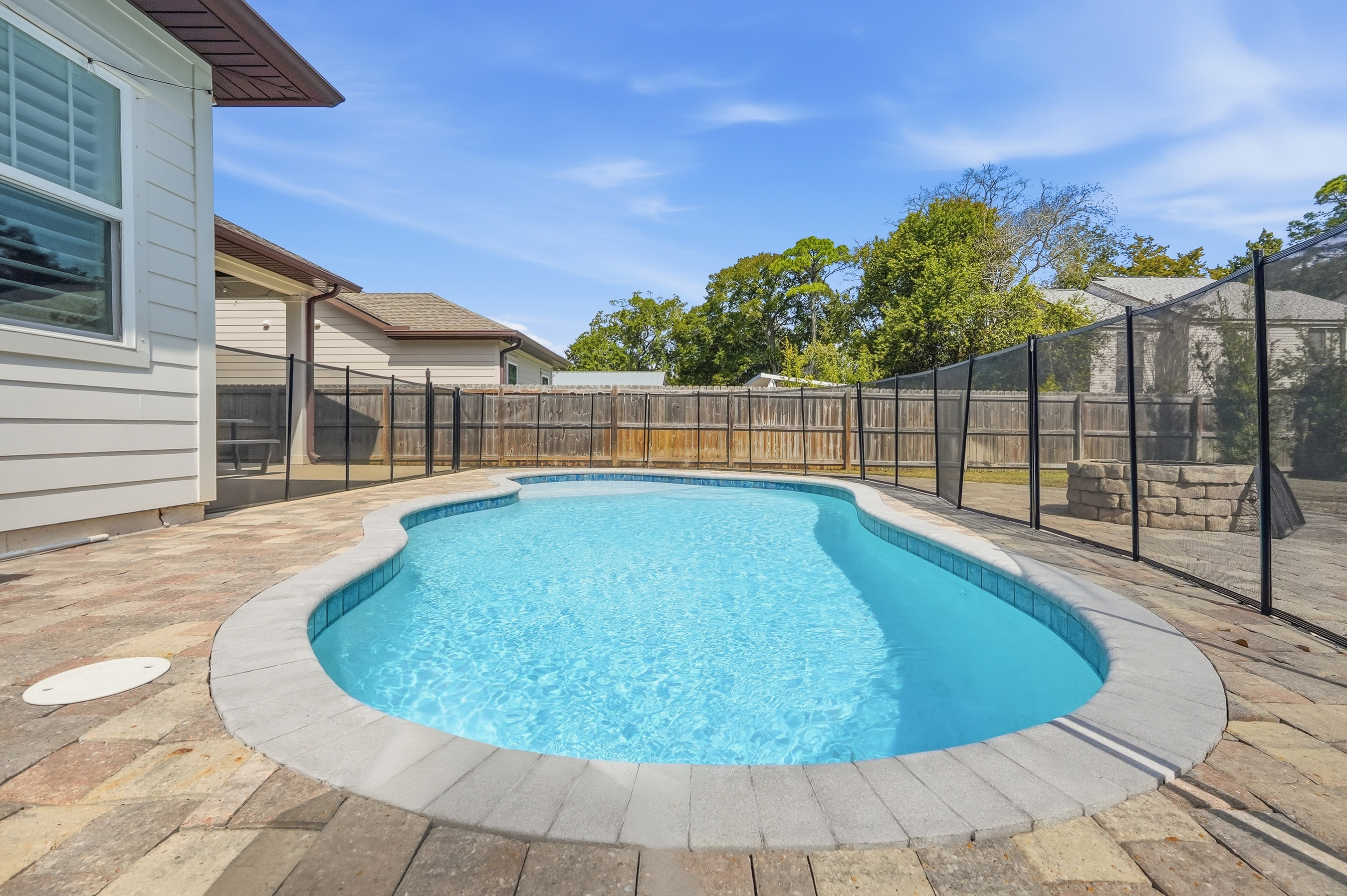 Modern Coastal Pool Home Near Water Access - 物件實景