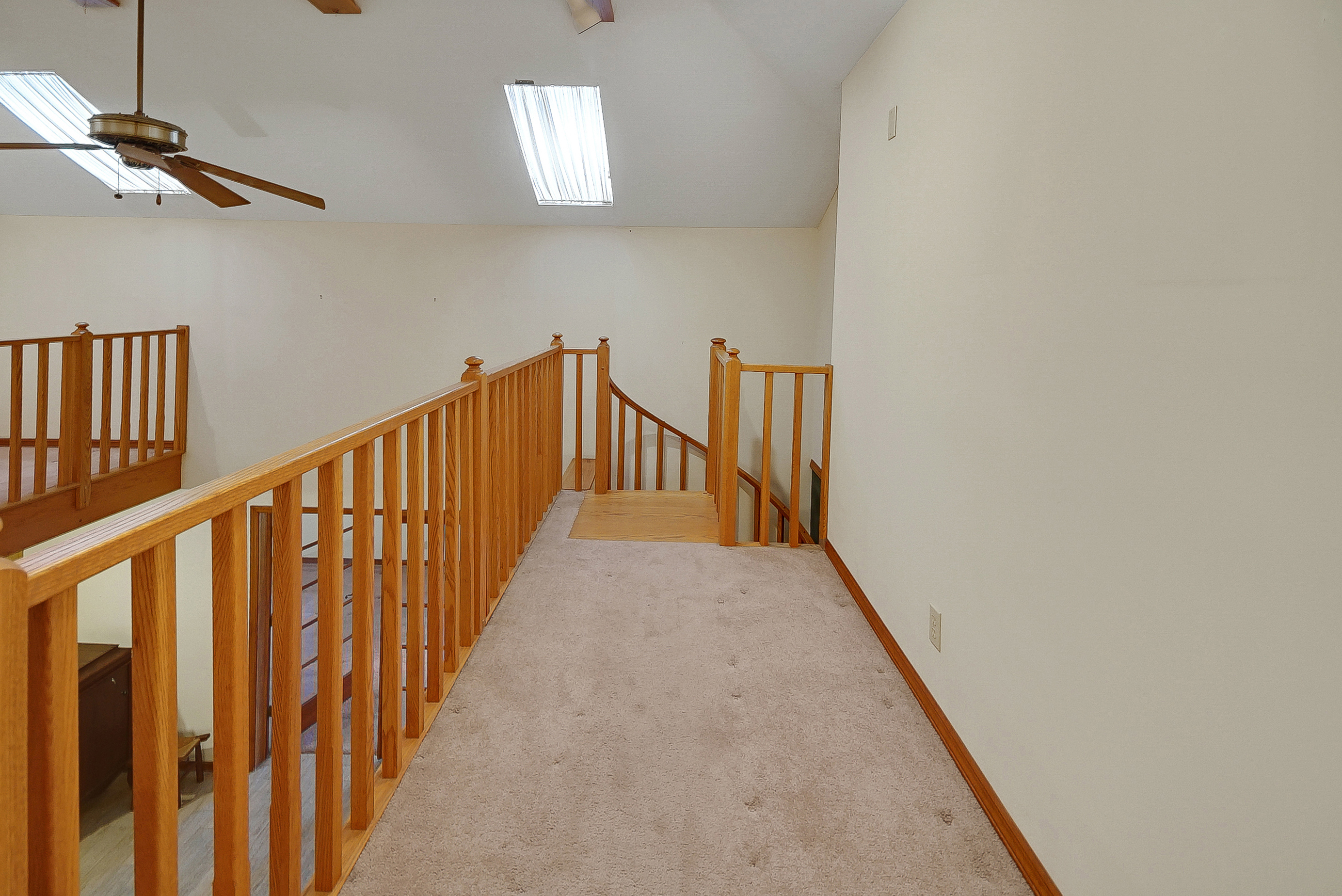 Lady Lake, Florida, 32159, United States, 4 Bedrooms Bedrooms, ,2 BathroomsBathrooms,Residential,For Sale,1873535