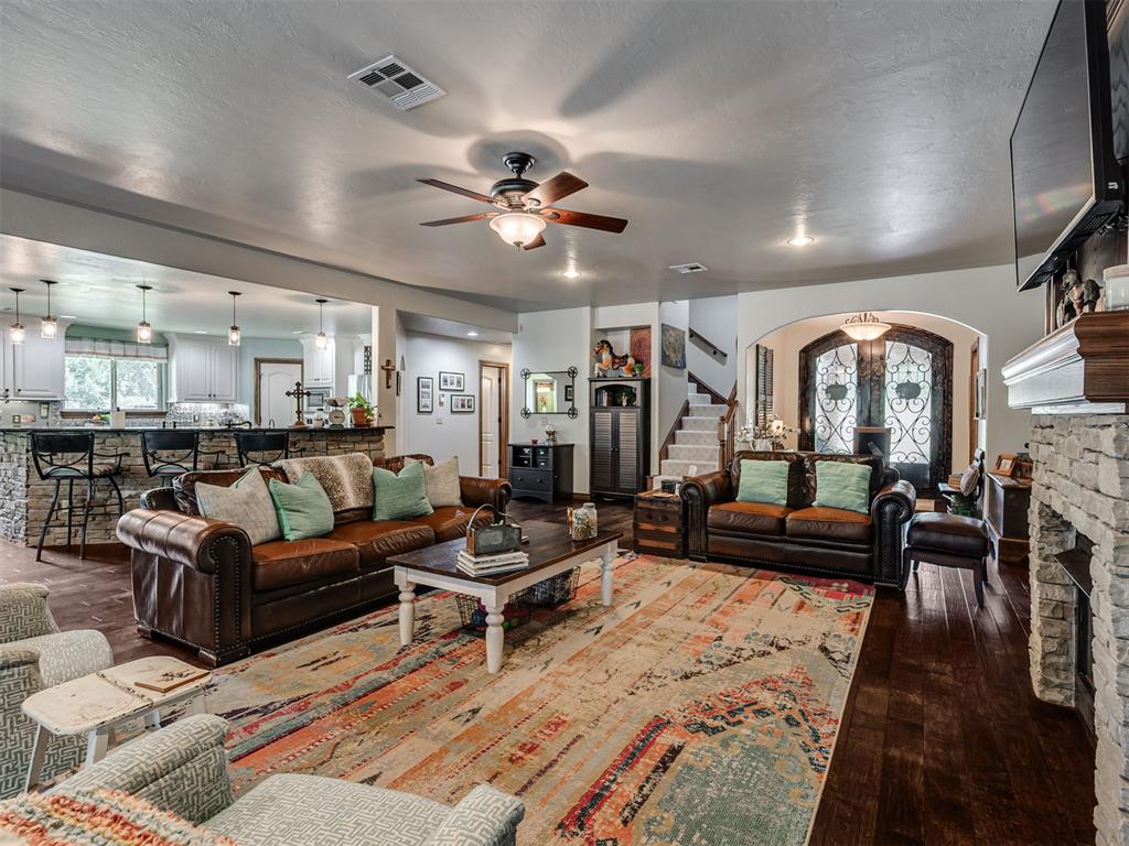 Jones, Oklahoma, 73049, United States, 4 Bedrooms Bedrooms, ,5 BathroomsBathrooms,Residential,For Sale,1987099