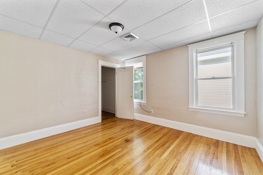 Worcester, Massachusetts, 01603-2339, United States, 9 Bedrooms Bedrooms, ,Residential,For Sale,1979601