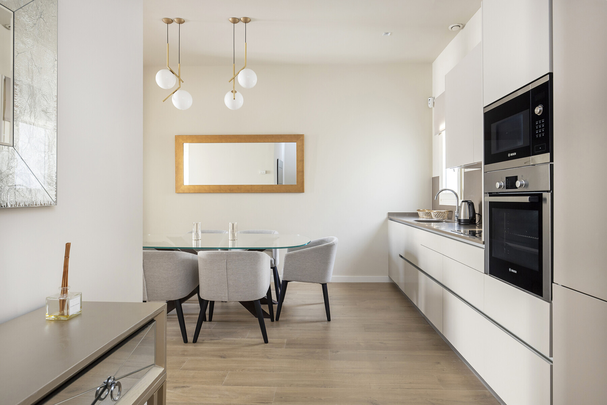  Modern high-rise apartment with views of the ocean and the harbor - 物件實景