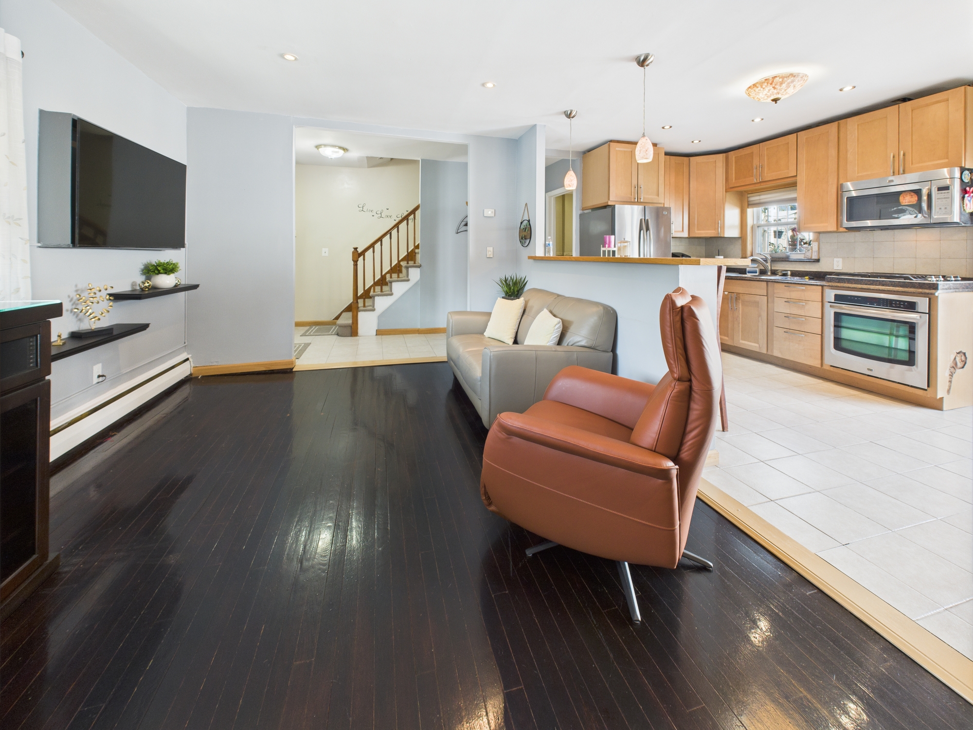 Bronx, New York, 10465, United States, 3 Bedrooms Bedrooms, ,3 BathroomsBathrooms,Residential,For Sale,1895148