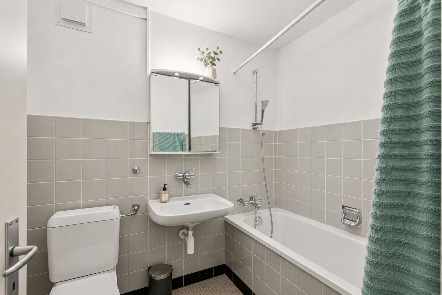  Spacious 5.5-room top-floor apartment with a terrace and 2 outdoor parking space - 物件實景