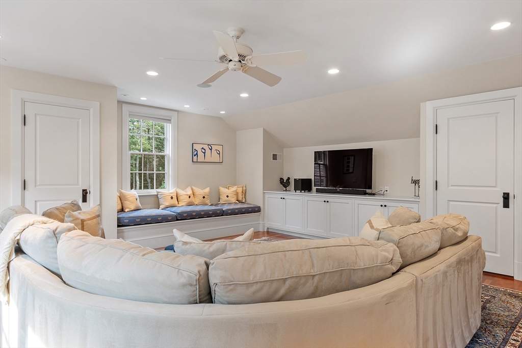 Concord, Massachusetts, 01742, United States, 6 Bedrooms Bedrooms, ,7 BathroomsBathrooms,Residential,For Sale,1938993