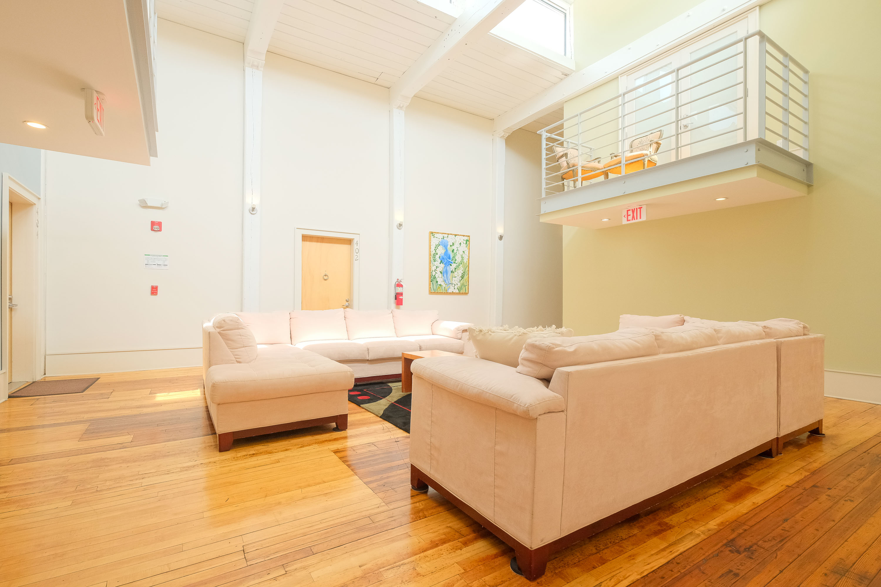  MILL CONDO WITH PRIVATE EXTERIOR ENTRANCE - 物件實景
