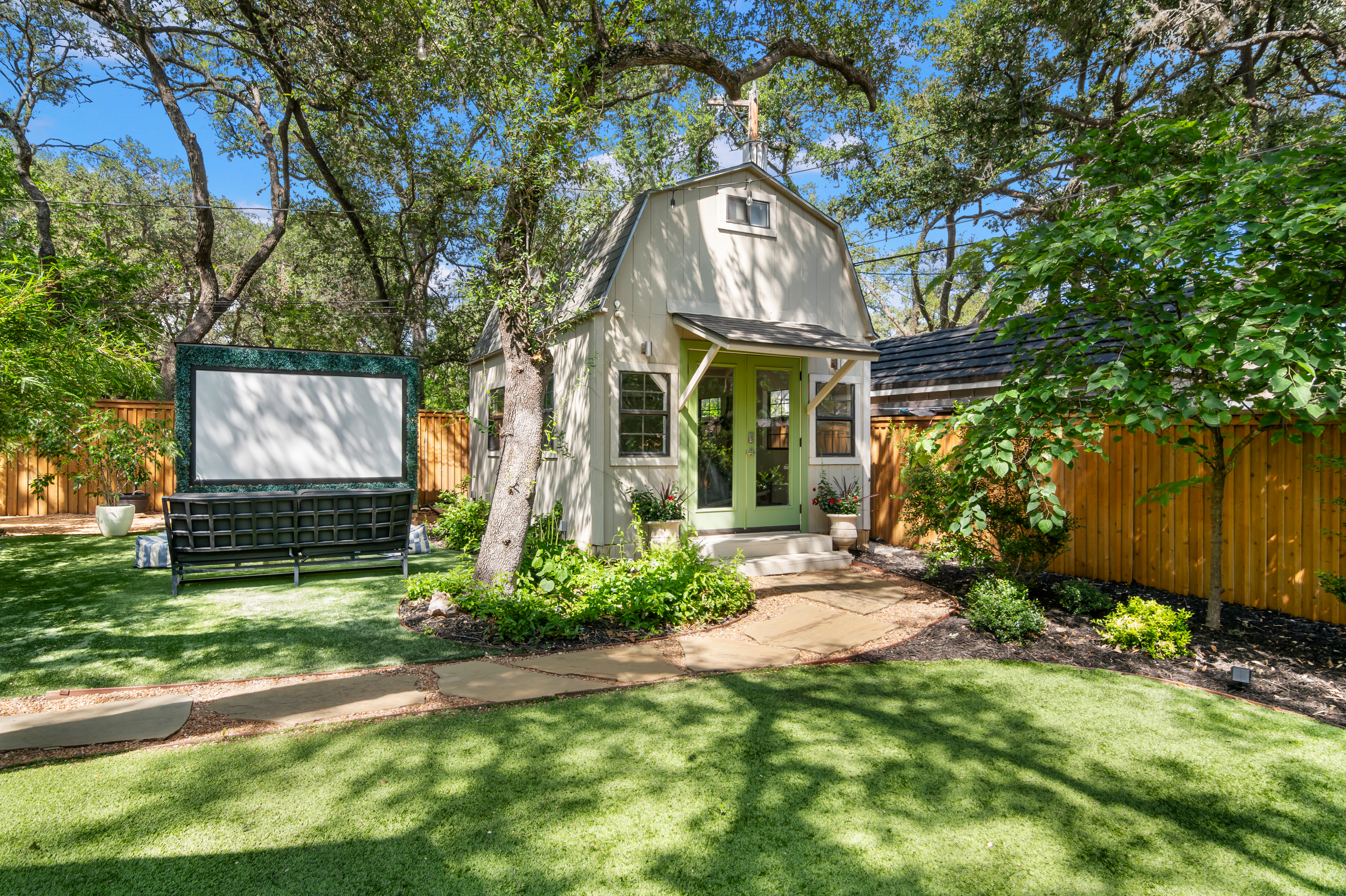  Private Oak-Shaded Estate in Castle Hills - 物件實景