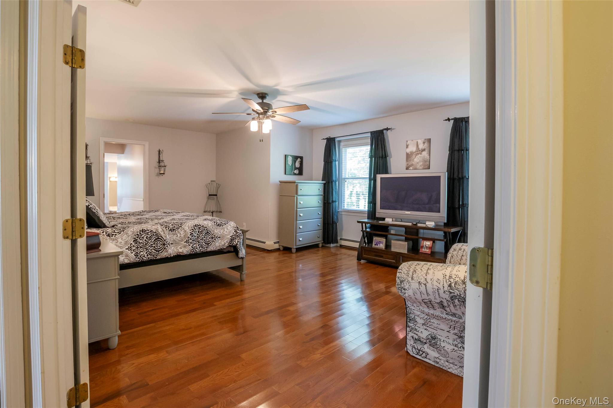 Call Listing Agent, New York, 06812, United States, 4 Bedrooms Bedrooms, ,3 BathroomsBathrooms,Residential,For Sale,1940931