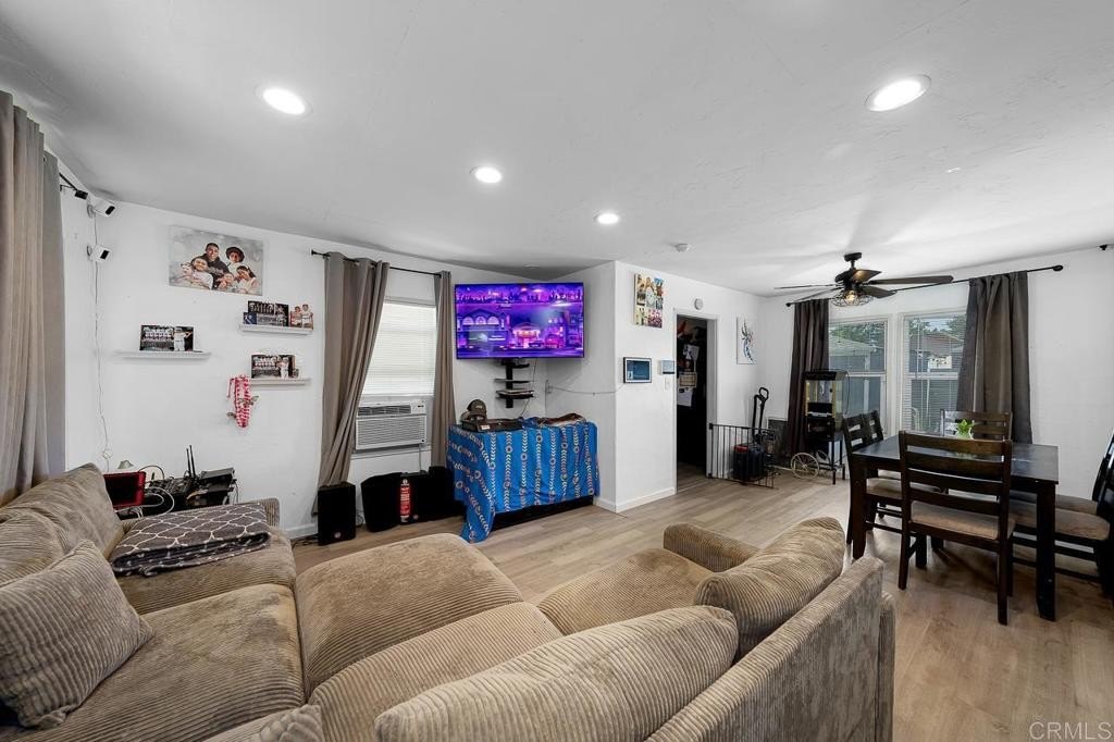 El Cajon, California, 92020, United States, 2 Bedrooms Bedrooms, ,1 BathroomBathrooms,Residential,For Sale,1986327