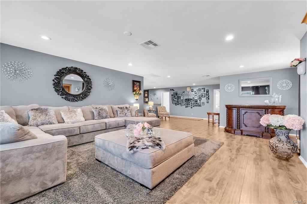 Eastvale, California, 91752, United States, 5 Bedrooms Bedrooms, ,4 BathroomsBathrooms,Residential,For Sale,1825182