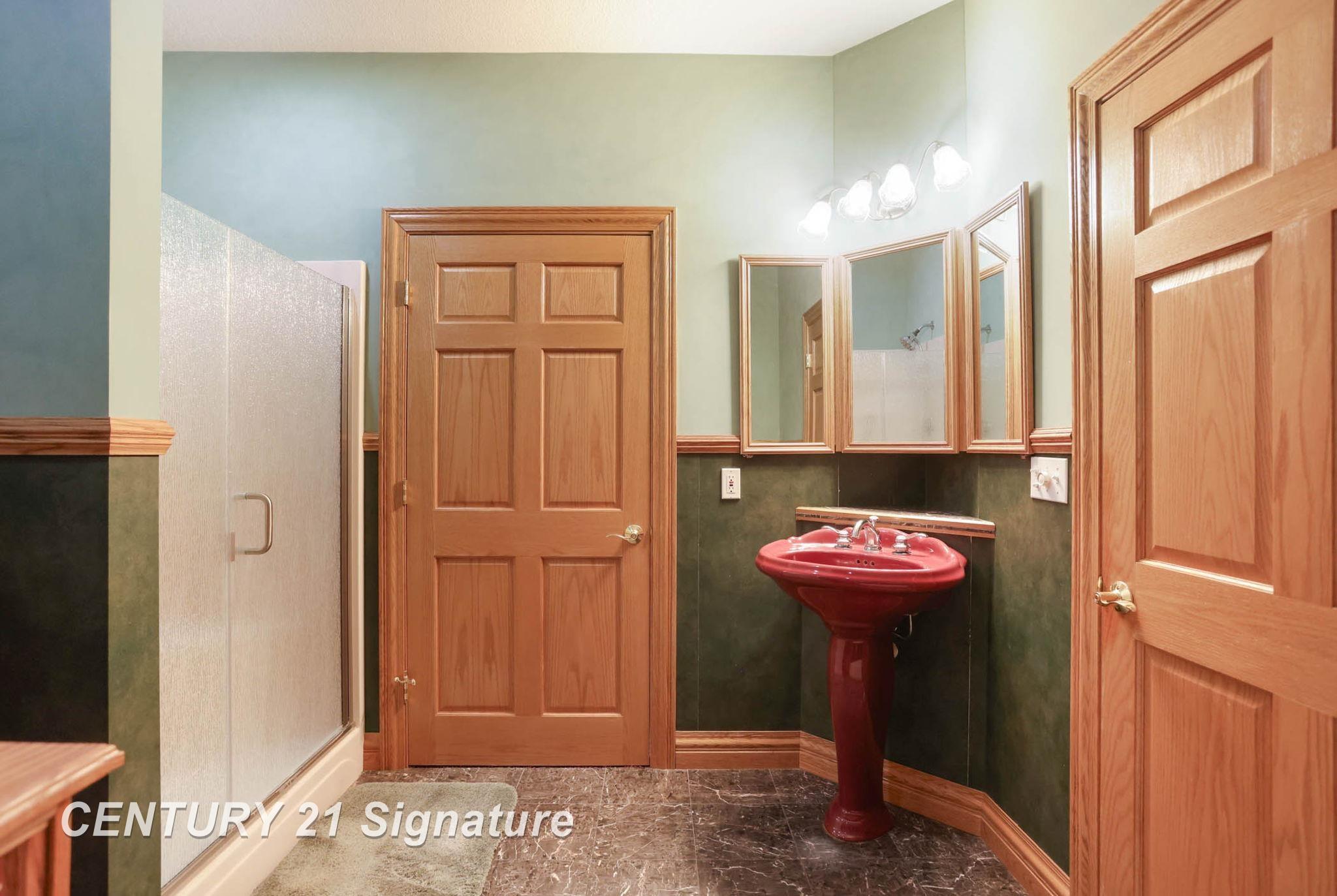 Hemlock, Michigan, 48626, United States, 6 Bedrooms Bedrooms, ,5 BathroomsBathrooms,Residential,For Sale,1984080