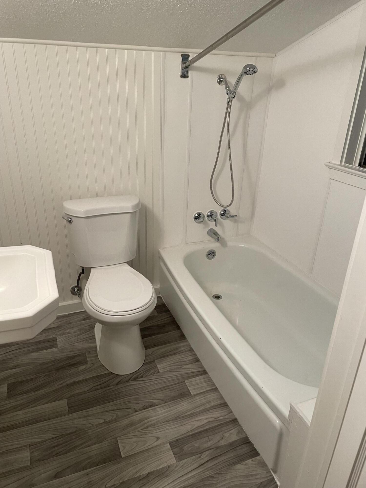 Grants Pass, Oregon, 97527, United States, 4 Bedrooms Bedrooms, ,3 BathroomsBathrooms,Residential,For Sale,1984338