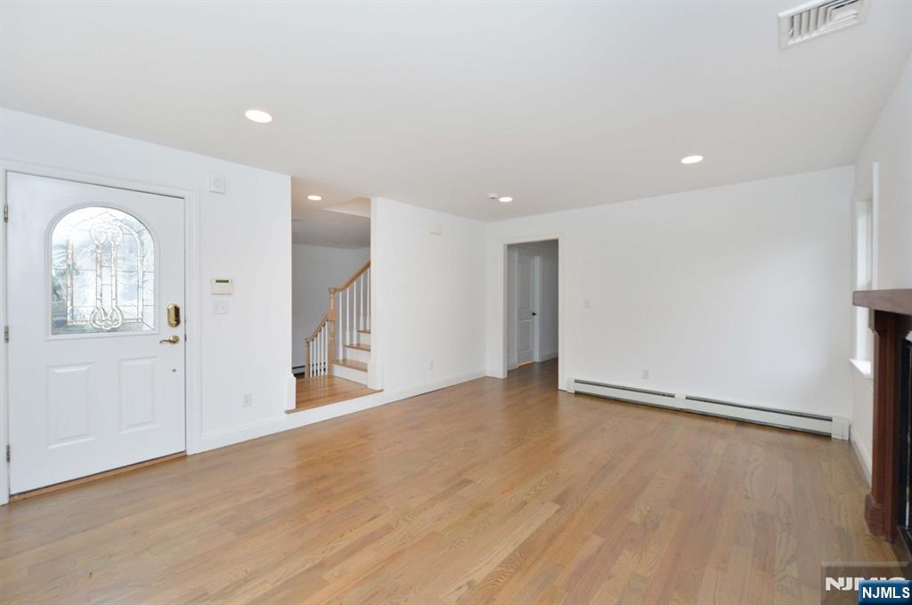 Mahwah, New Jersey, 07430, United States, 4 Bedrooms Bedrooms, ,3 BathroomsBathrooms,Residential,For Sale,1989324