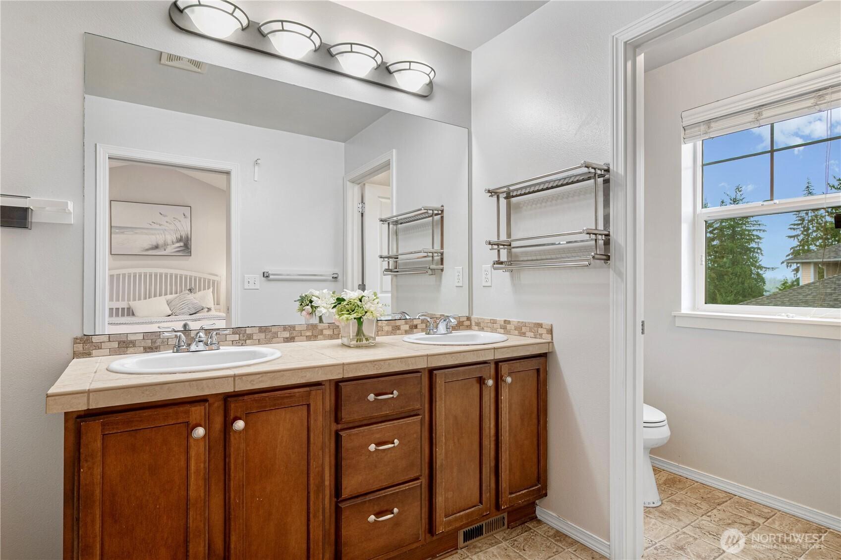 BOTHELL, Washington, 98012, United States, 3 Bedrooms Bedrooms, ,3 BathroomsBathrooms,Residential,For Sale,1840577