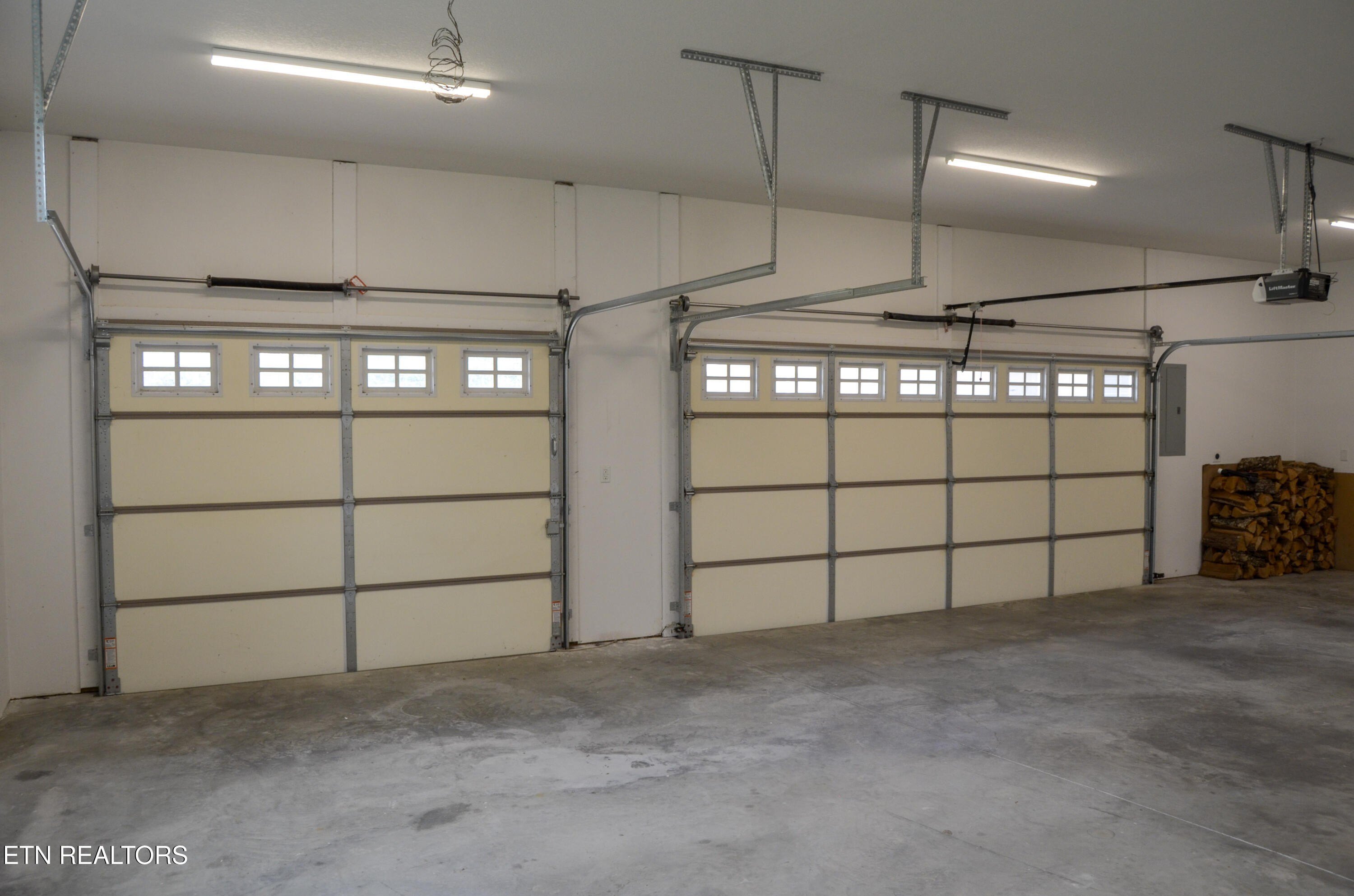 Crossville, Tennessee, 38555, United States, 3 Bedrooms Bedrooms, ,3 BathroomsBathrooms,Residential,For Sale,1978322