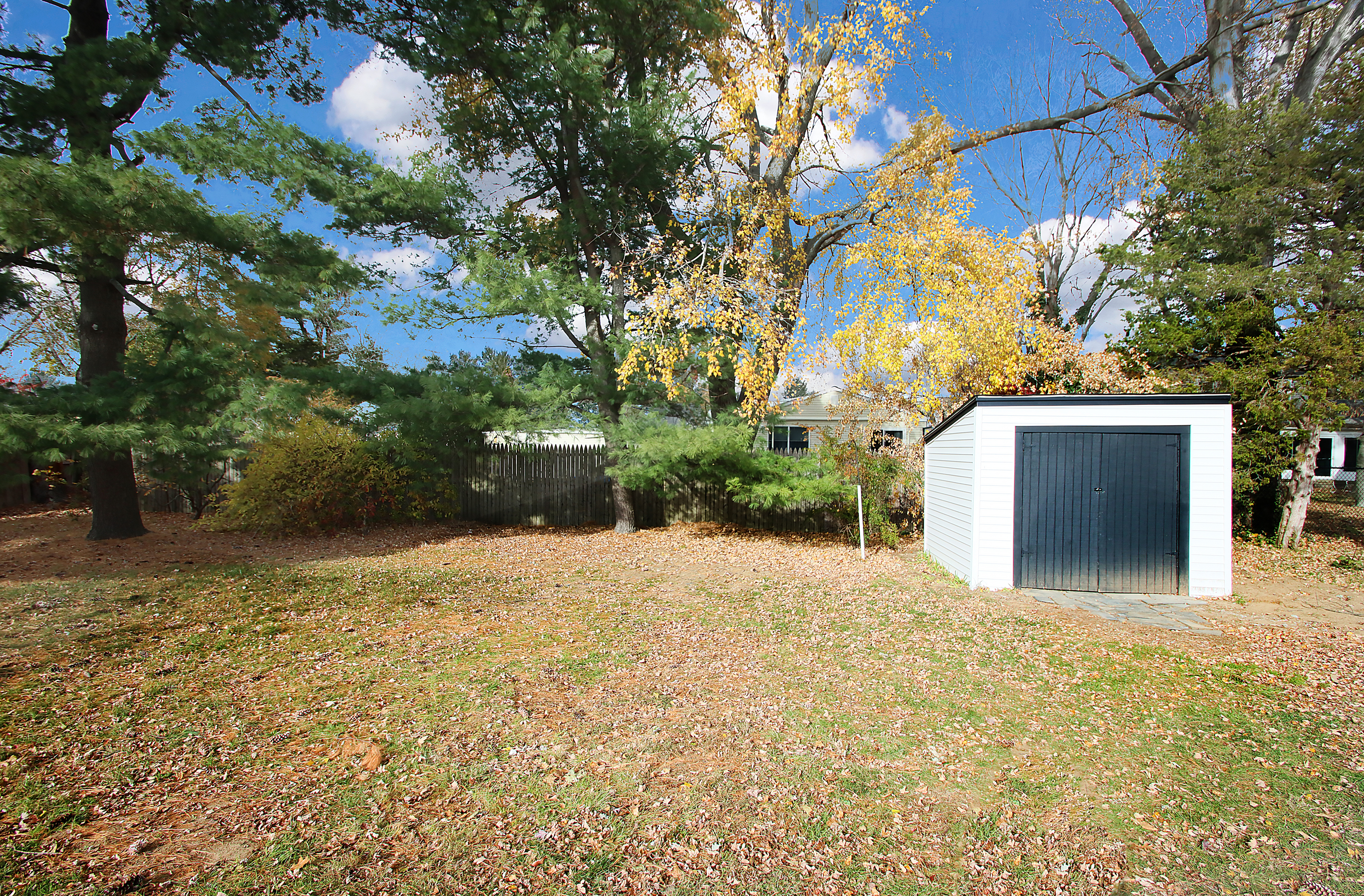 Milford, Connecticut, 06460, United States, 4 Bedrooms Bedrooms, ,2 BathroomsBathrooms,Residential,For Sale,1993433