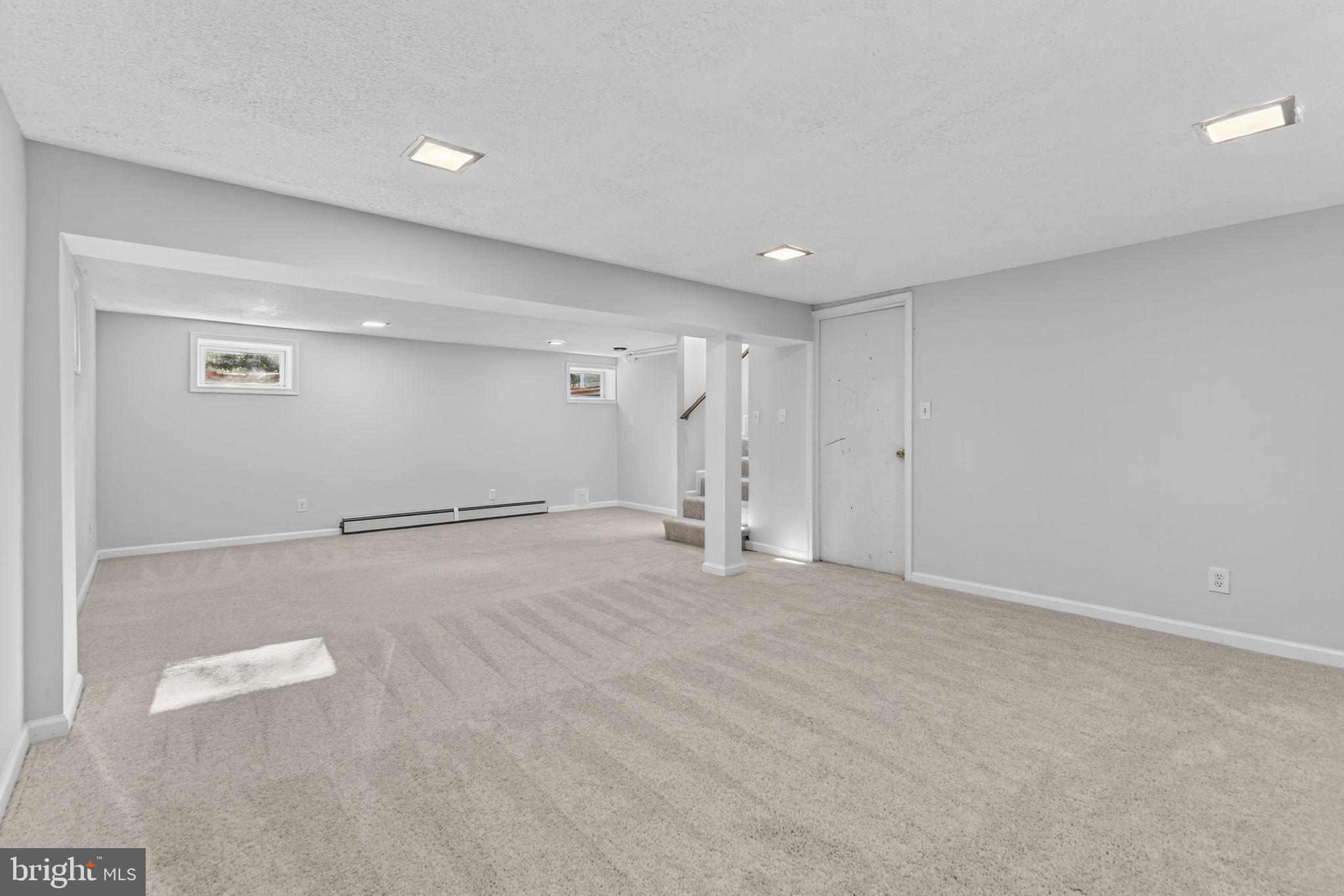 Warrenton, Virginia, 20187, United States, 3 Bedrooms Bedrooms, ,2 BathroomsBathrooms,Residential,For Sale,1977434