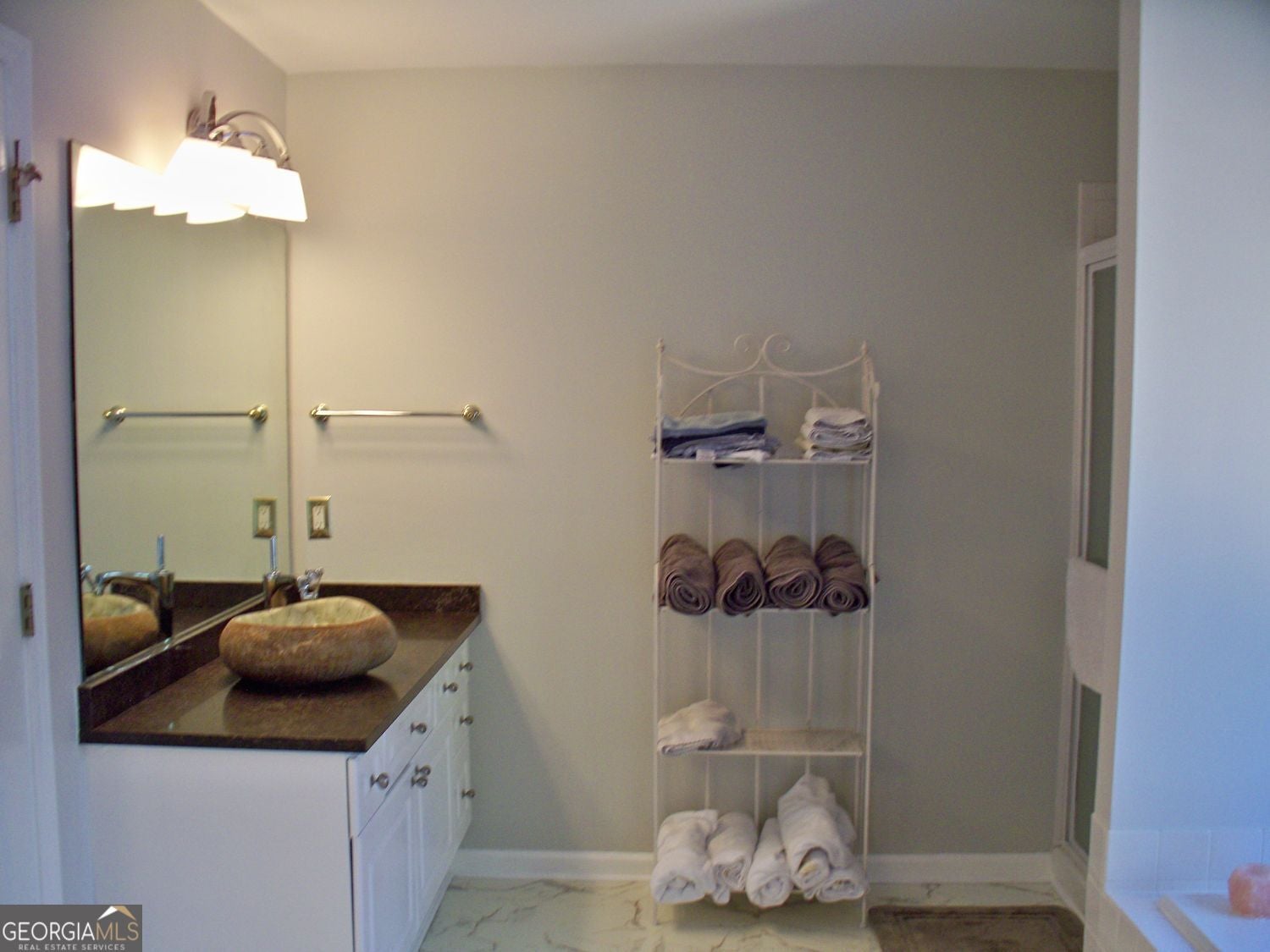 Johns Creek, Georgia, 30022, United States, 5 Bedrooms Bedrooms, ,4 BathroomsBathrooms,Residential,For Sale,1985826