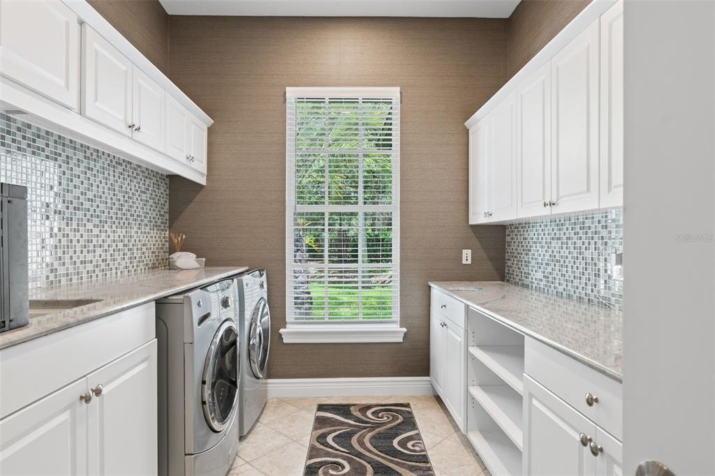 Bradenton, Florida, 34202, United States, 5 Bedrooms Bedrooms, ,5 BathroomsBathrooms,Residential,For Sale,1873833