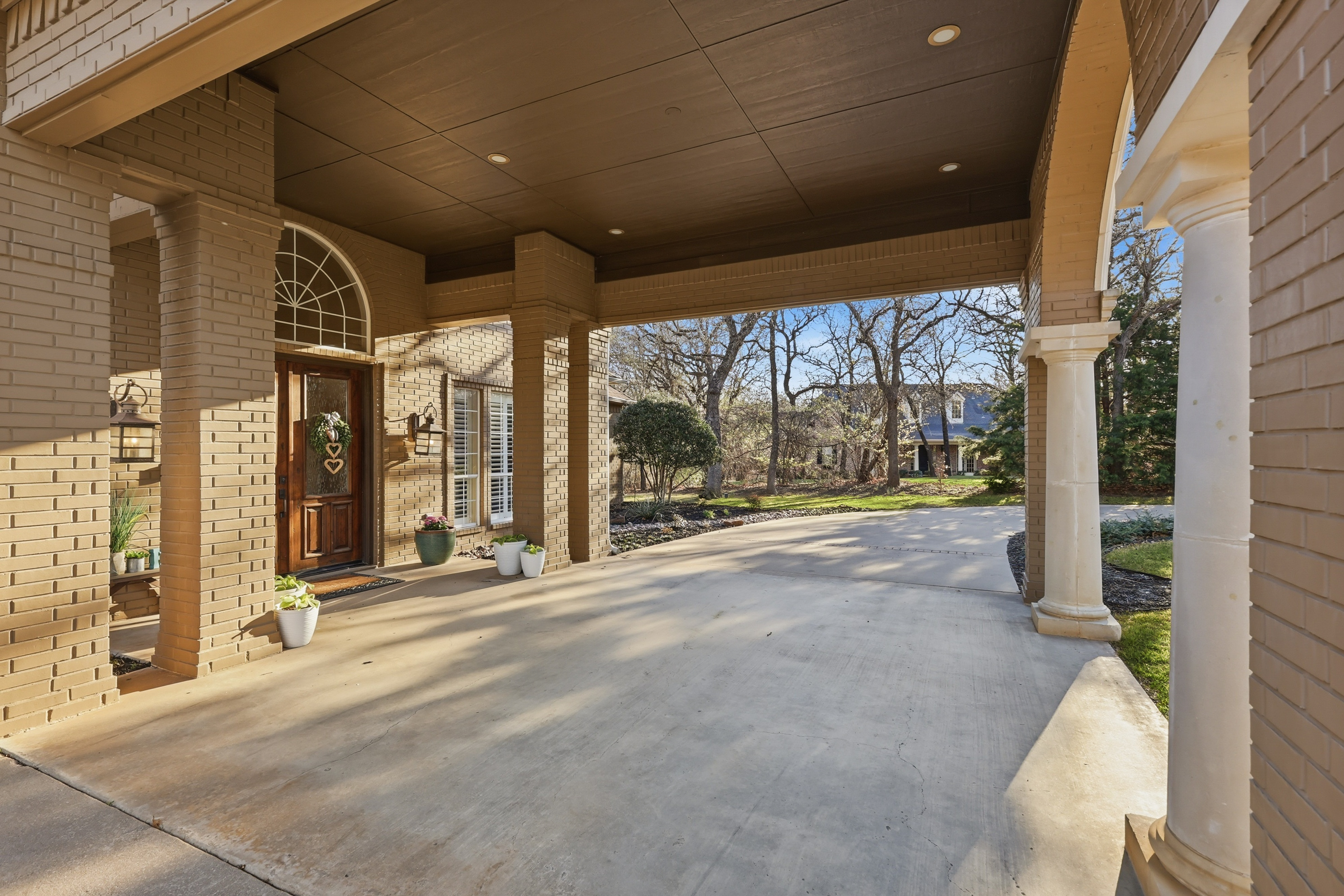  Resort-Style Estate Living on 1.9 Wooded Acres in Prestigious Shadow Wood Estate - 物件實景