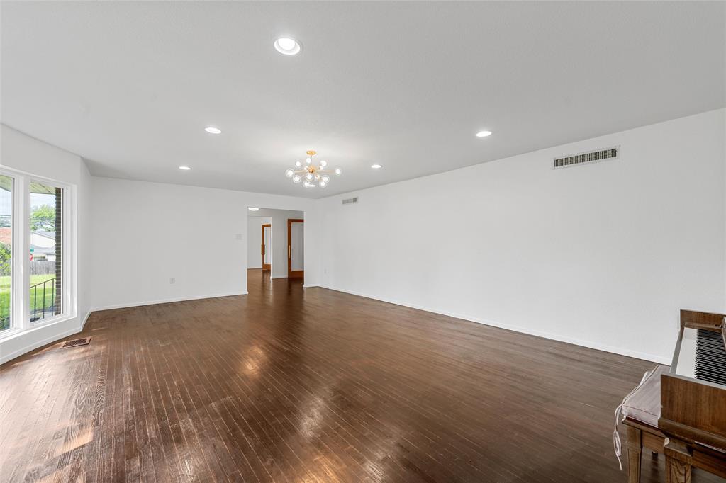 Waco, Texas, 76710, United States, 5 Bedrooms Bedrooms, ,4 BathroomsBathrooms,Residential,For Sale,1806319
