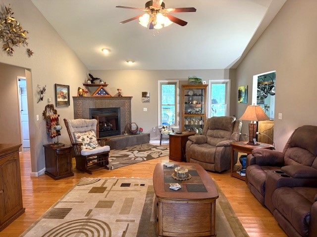 Crossville, Tennessee, 38555, United States, 4 Bedrooms Bedrooms, ,3 BathroomsBathrooms,Residential,For Sale,1887732