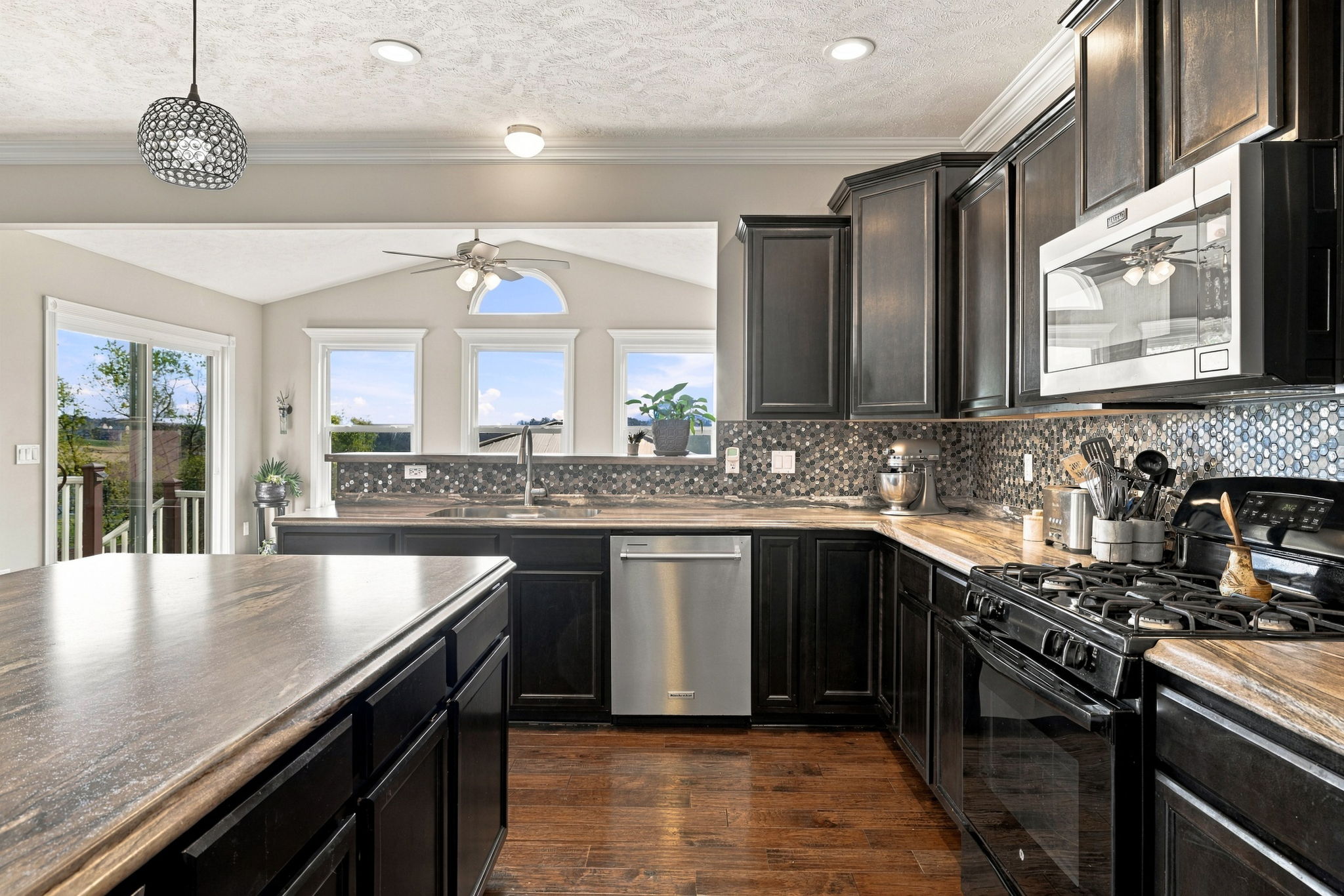 215 Horse Shoe Drive, Clinton, PA 15026 - 物件實景